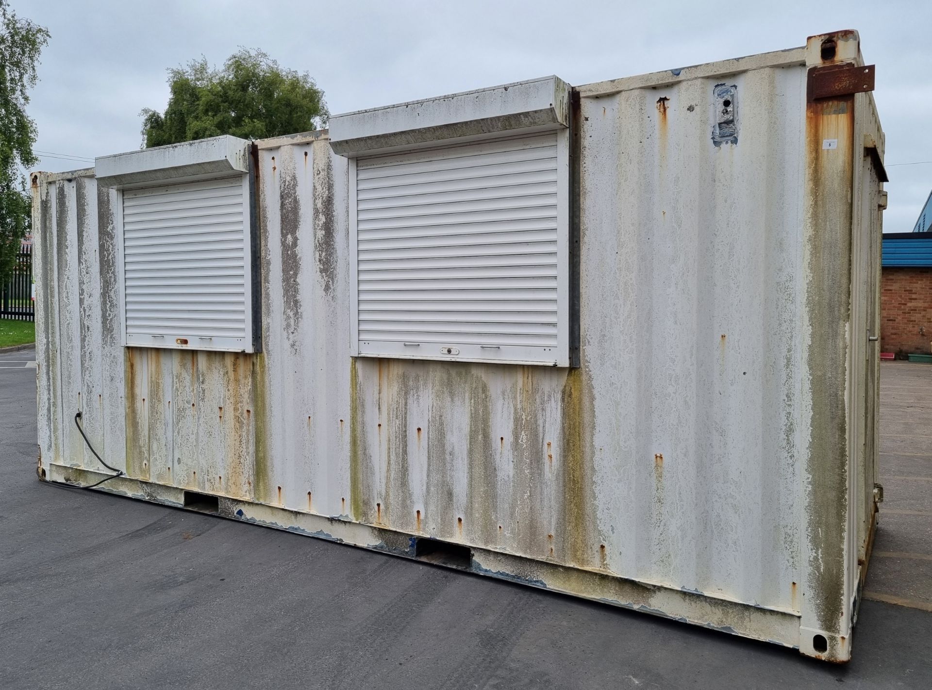20 foot shipping container with fitted cupboards, drawers, worktops and electrics - L 20 x W 8.5 x H - Image 5 of 16