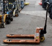 Geprüfte Sicherheit hand pallet truck - unknown lifting capacity - IN NEED OR REPAIR