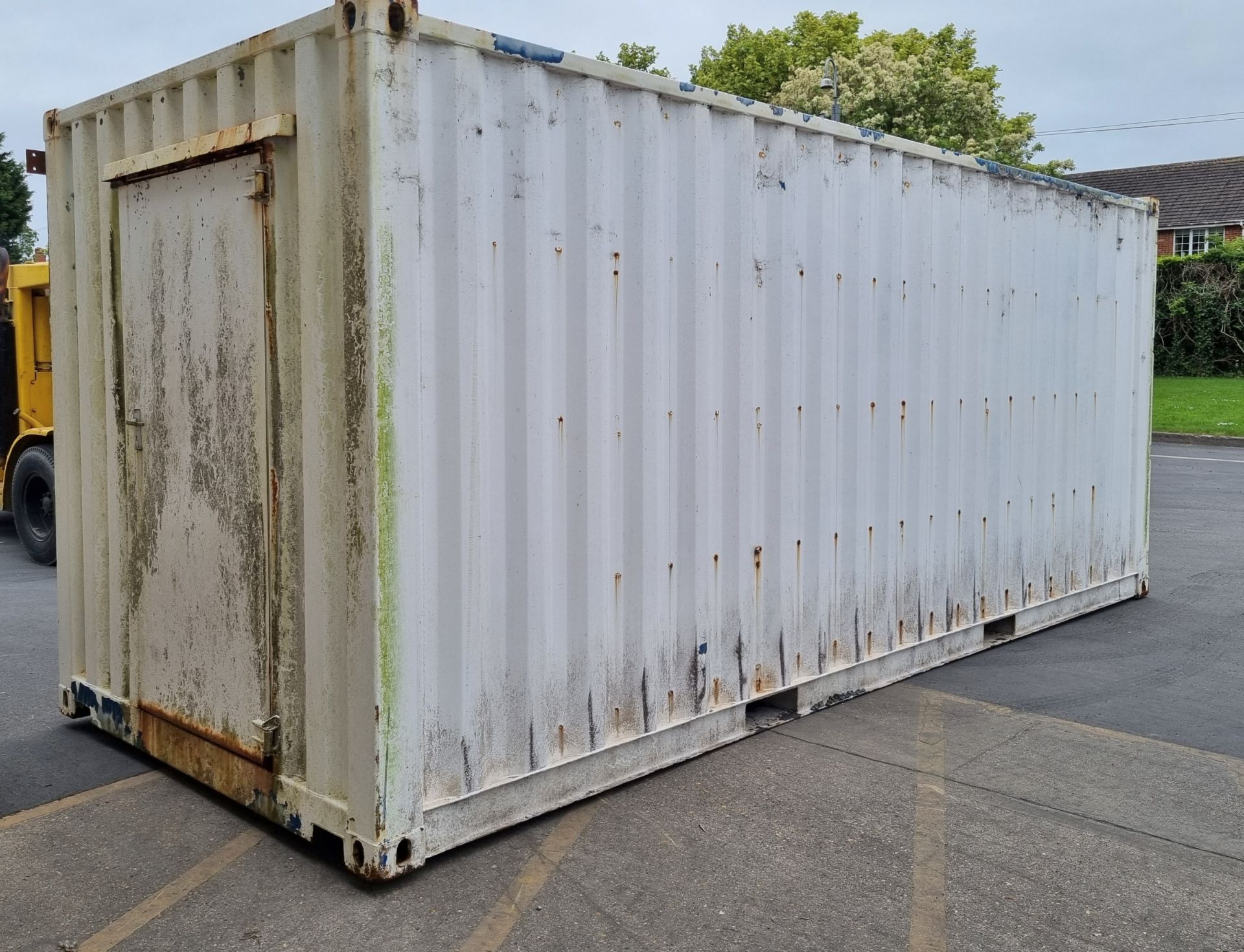 20 foot shipping container with fitted cupboards, drawers, worktops and electrics - L 20 x W 8.5 x H - Image 3 of 16