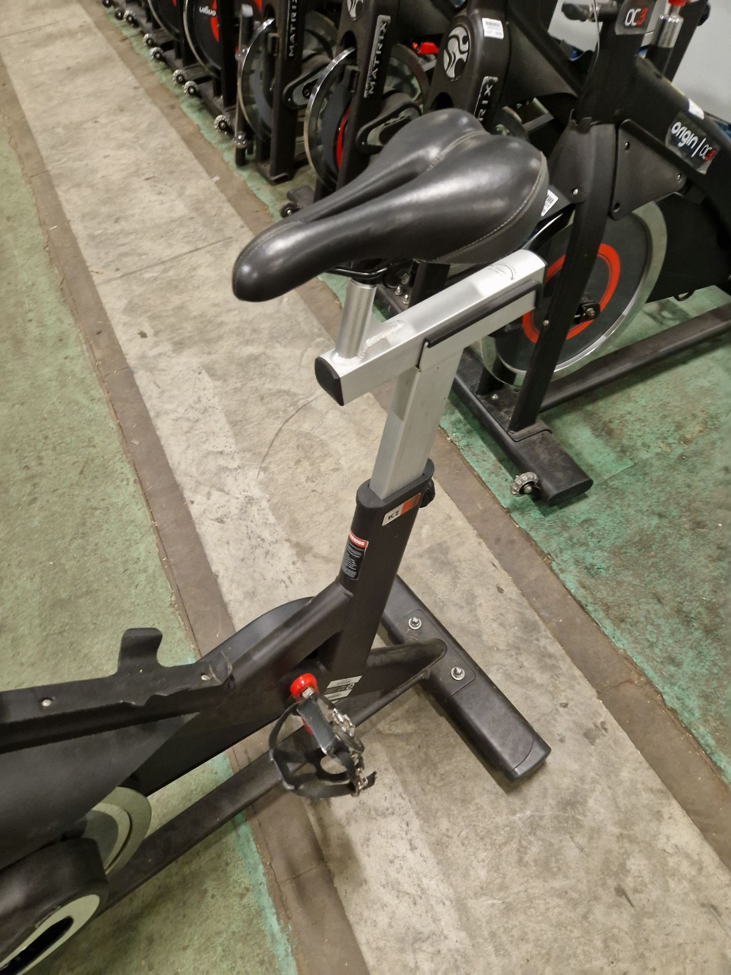 Matrix IC2 spin bike - max user weight 130kg - L 1200 x W 530 x D 1100mm - Image 2 of 6