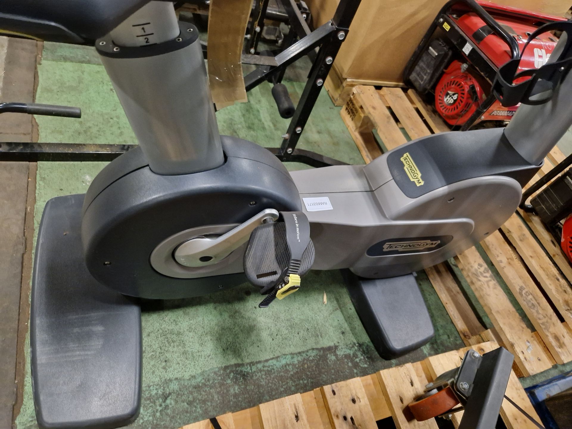 Technogym Excite 700 upright exercise bike L 1194 x W 610 x H 1346mm - Image 4 of 4