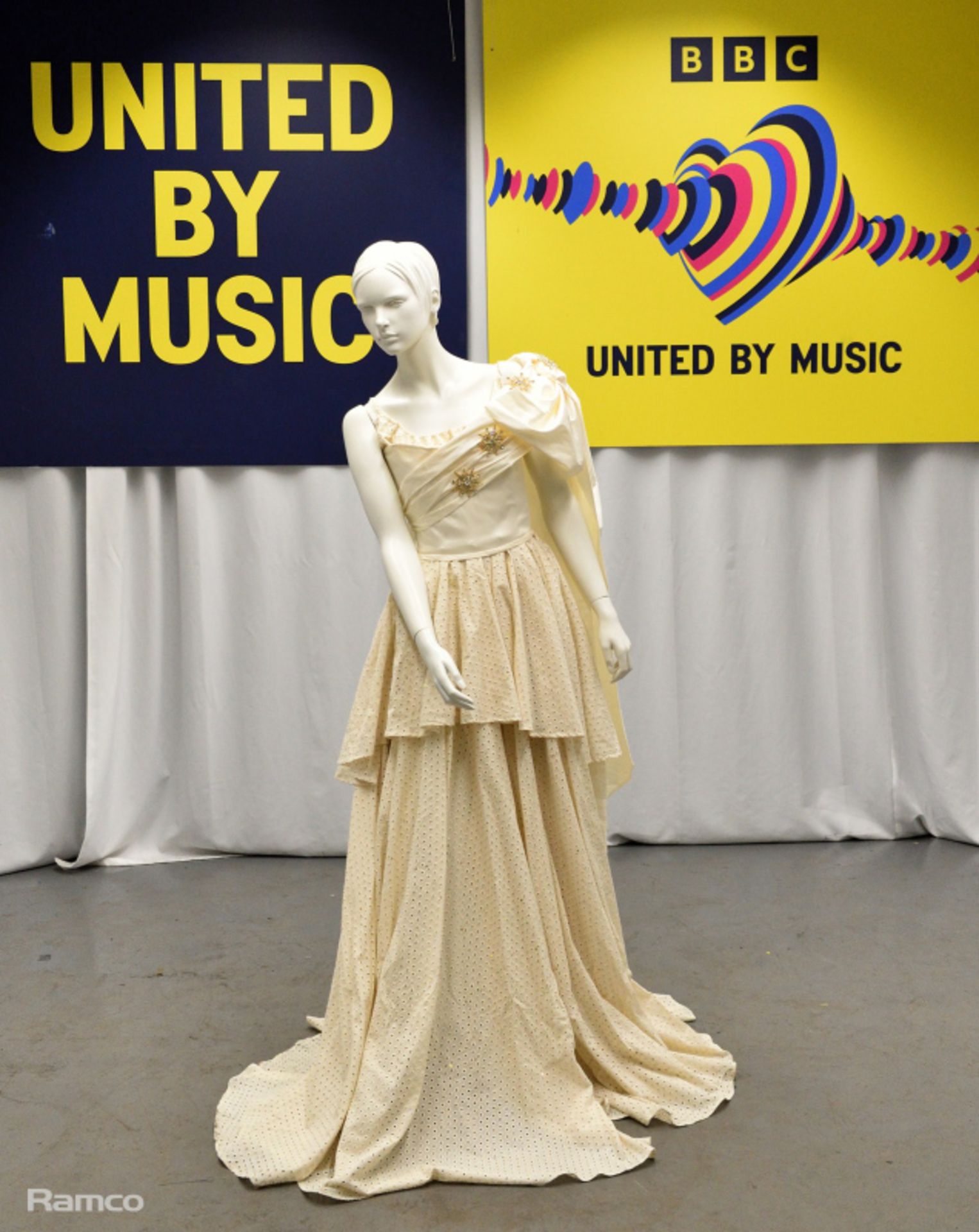 (White) Outfit worn by Zlata Dziunka during the United by Music performance in the Semi Final 2