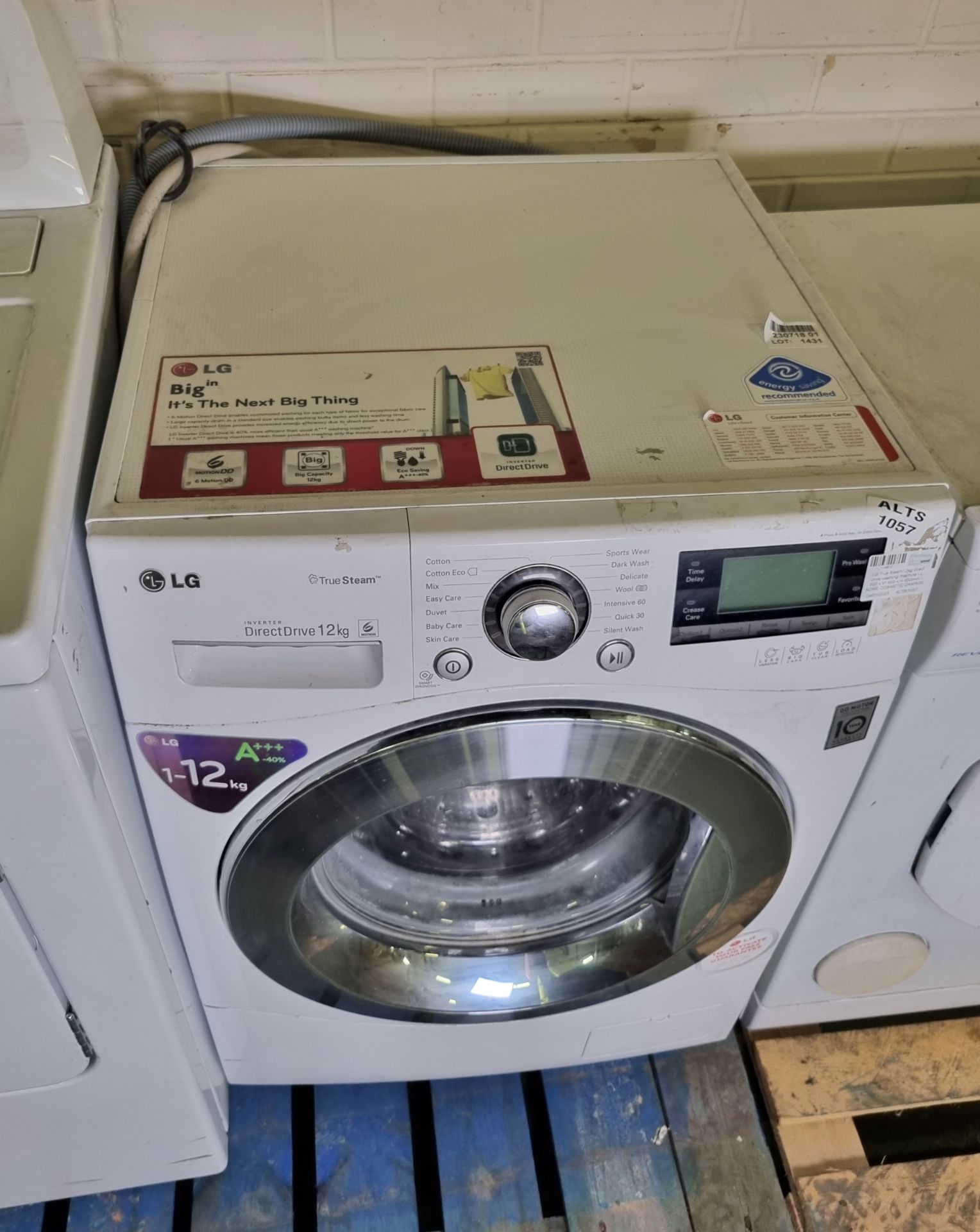 LG Truesteam 12kg direct drive washing machine - L 600 x W 600 x H 850mm - SOME COSMETIC DAMAGE - Image 2 of 5