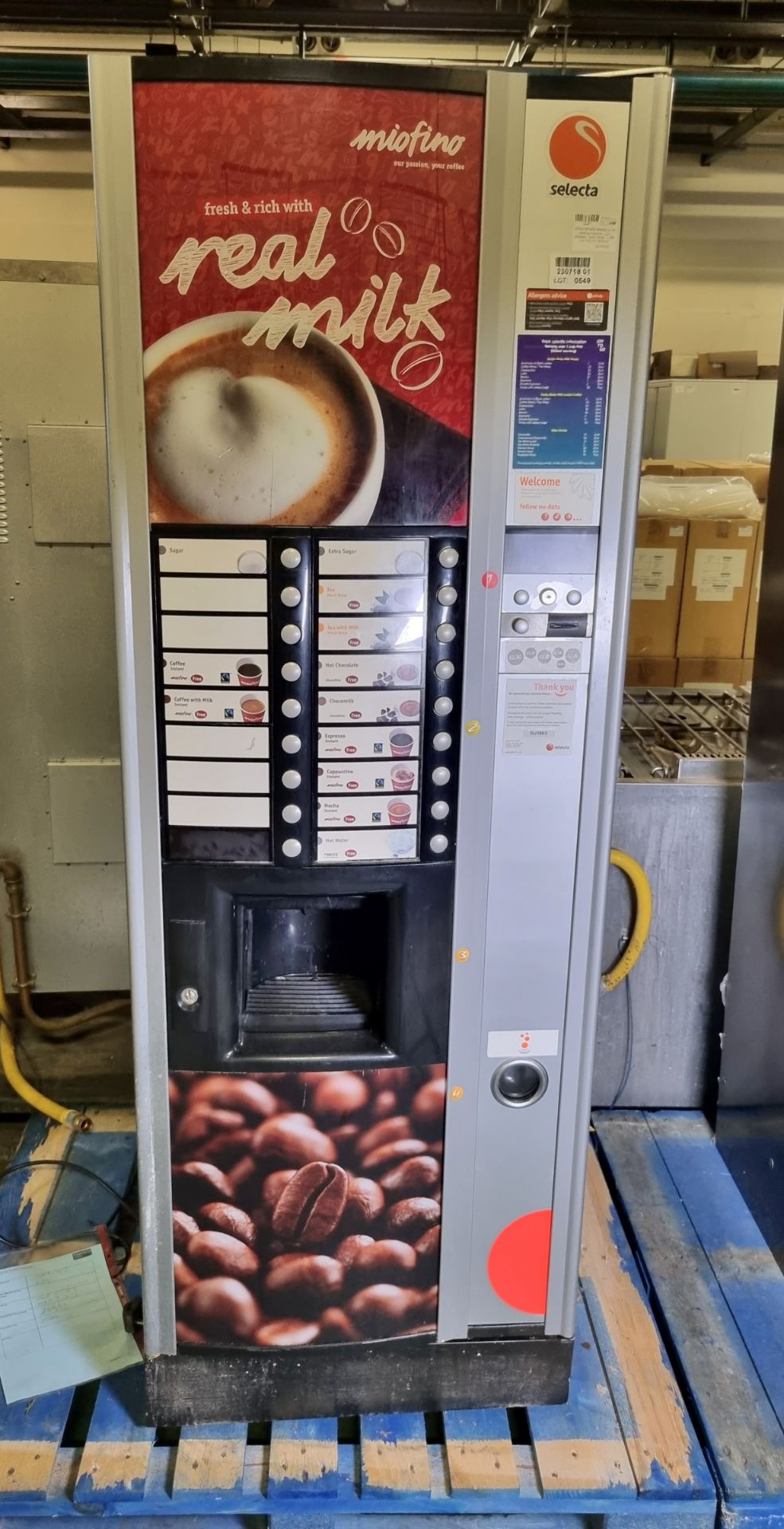 Miofino 960406 Selecta drinks vending machine - coin operated - 240V 50Hz - L 650 x W 730 x H 1830mm