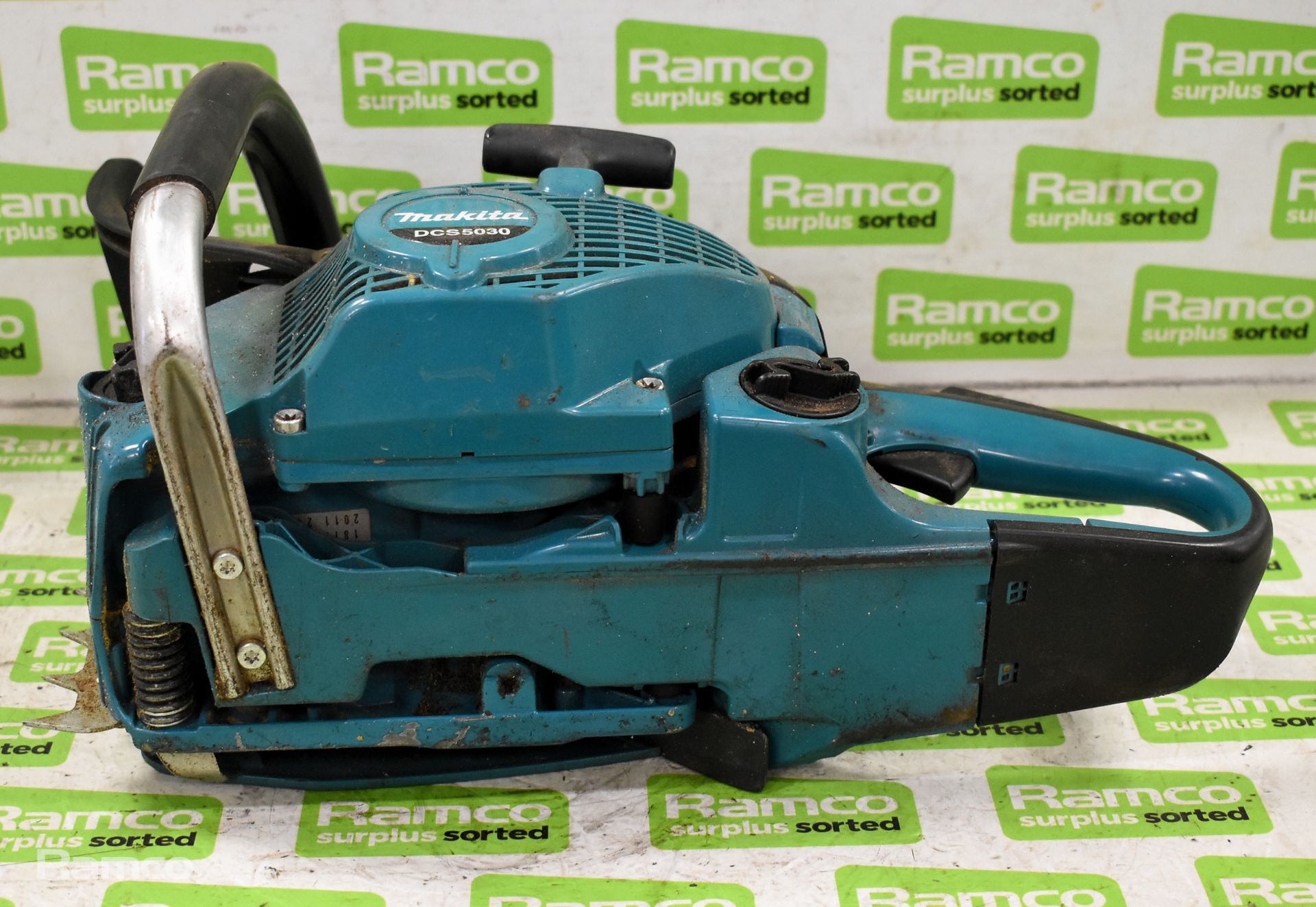 Makita DCS5030 50cc petrol chainsaw - BODY ONLY - AS SPARES OR REPAIRS - Bild 5 aus 5