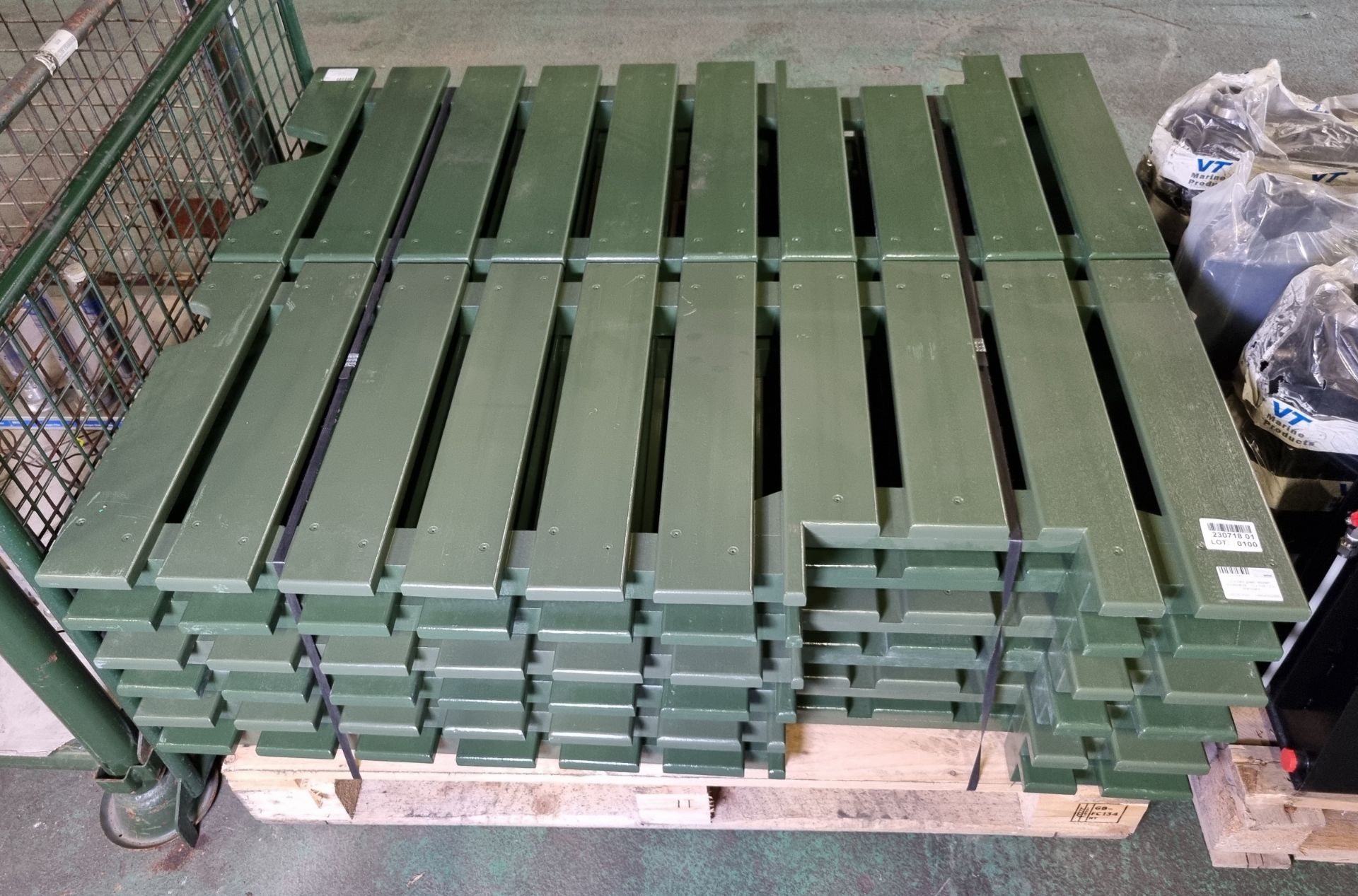 12 x Dark green wooden duckboards - 10 x Port / 2 x Starboard - Bild 2 aus 2