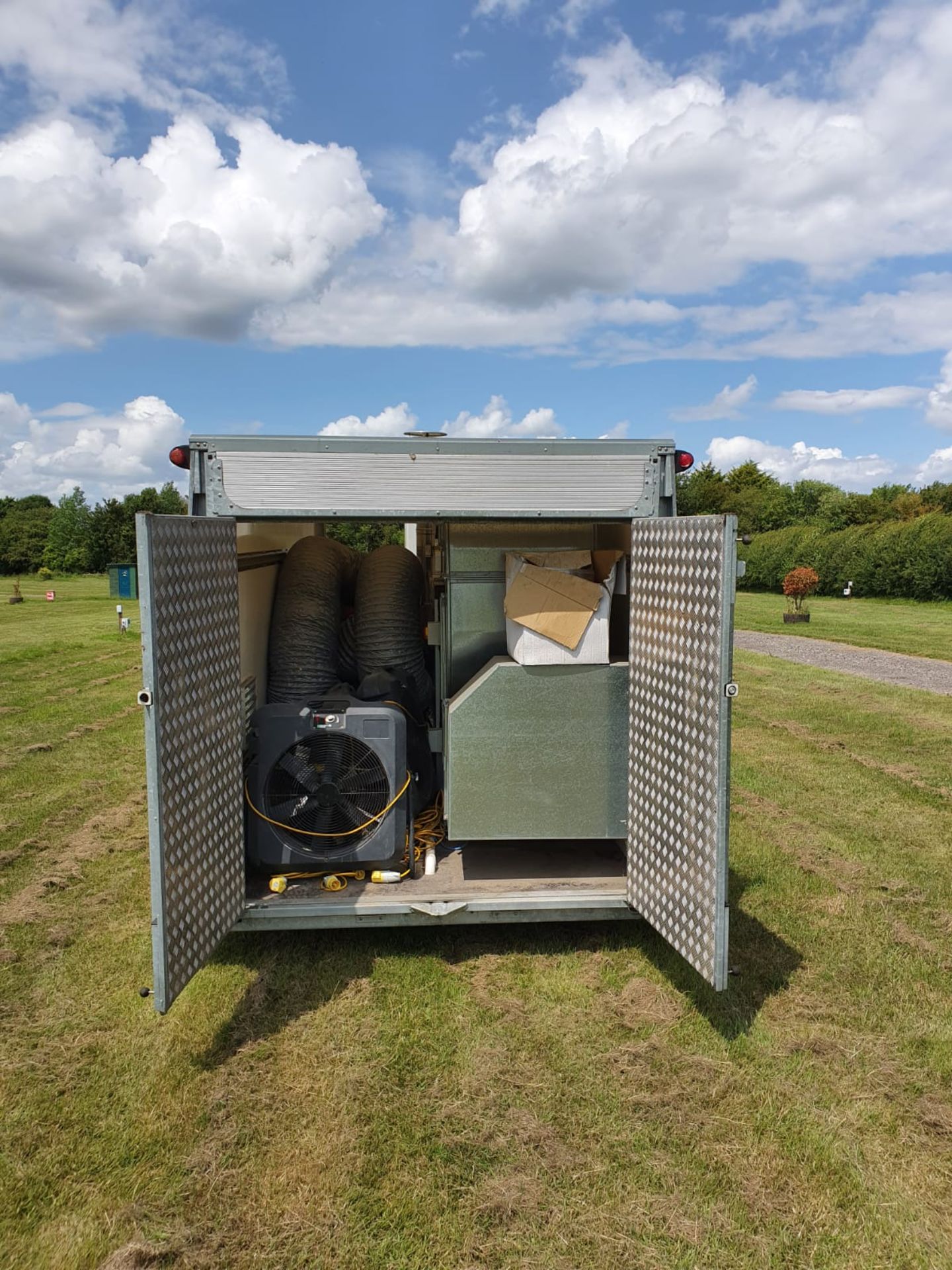 Ifor Williams twin axle box trailer with built in purpose developed gas heater - propane gas - Bild 5 aus 25