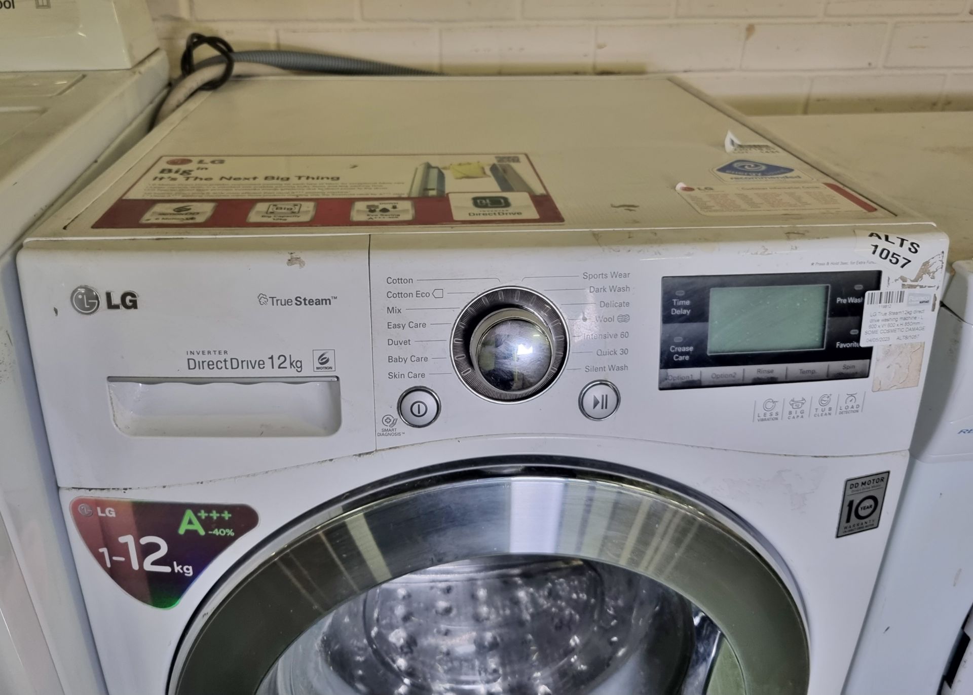 LG Truesteam 12kg direct drive washing machine - L 600 x W 600 x H 850mm - SOME COSMETIC DAMAGE - Image 3 of 5