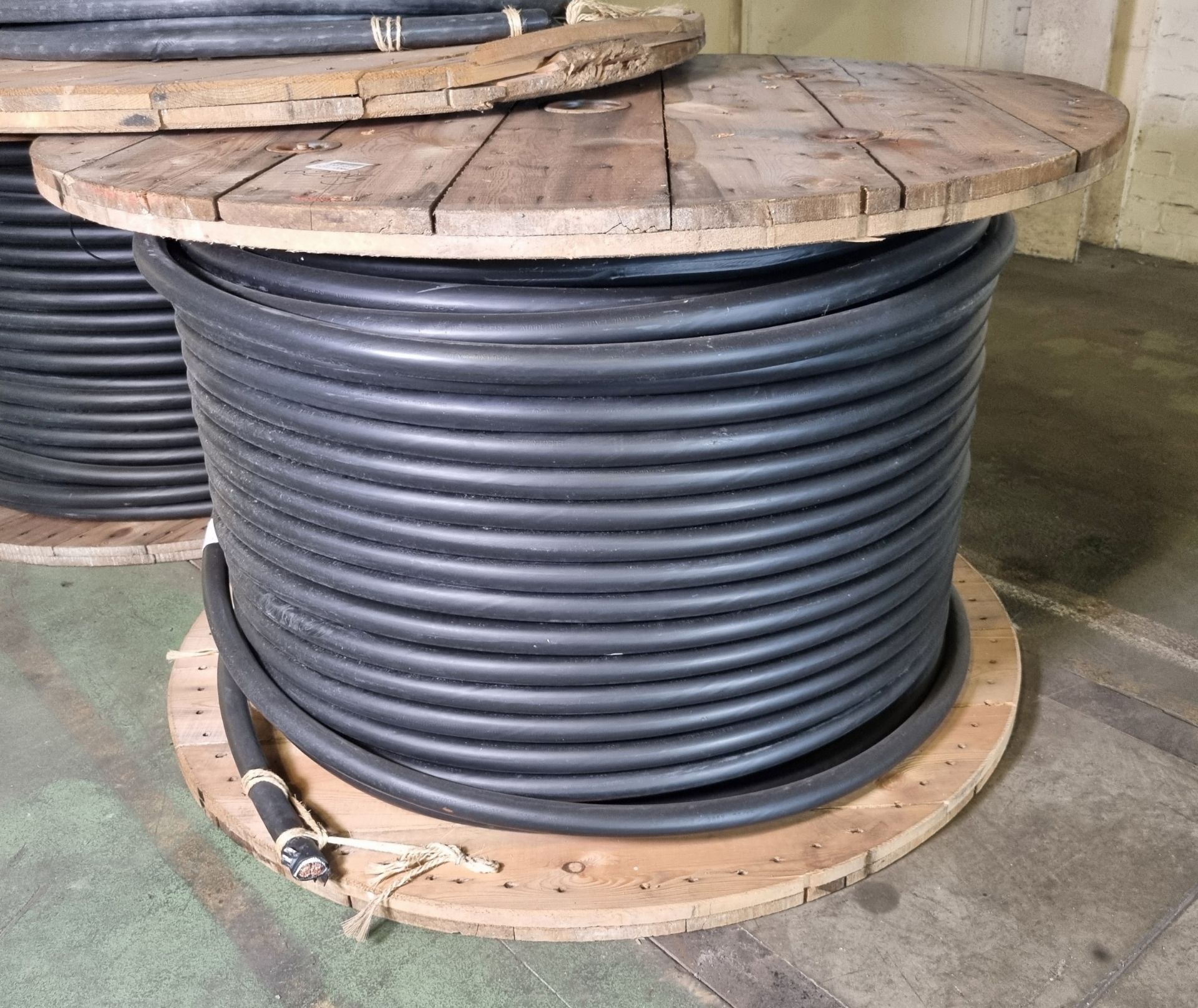 Draka UK BS6724 heavy duty armoured 2 core electrical cable - 600/1000V - 2 x120 copper - BASEC 2002 - Bild 2 aus 3