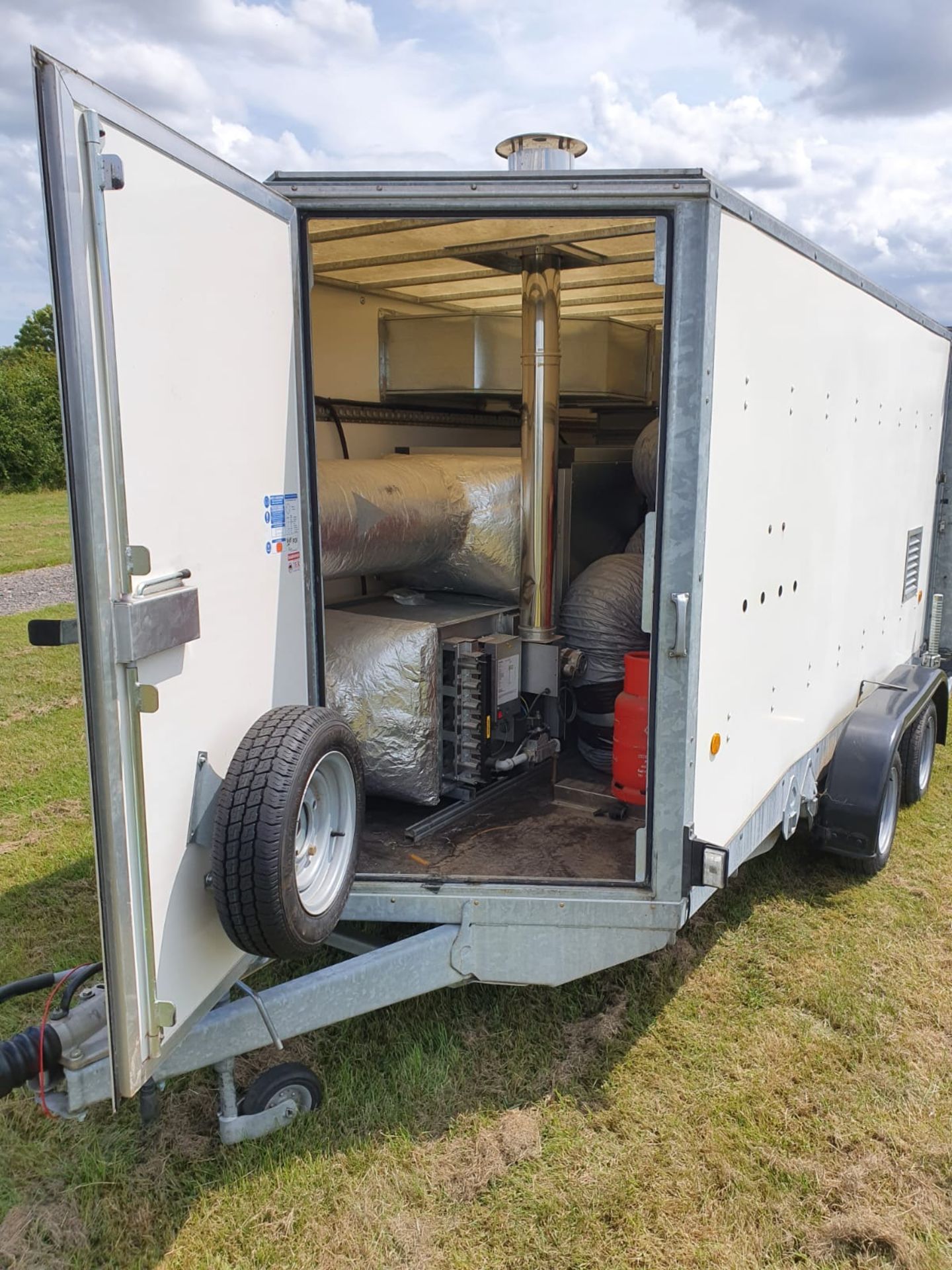 Ifor Williams twin axle box trailer with built in purpose developed gas heater - propane gas - Bild 7 aus 25