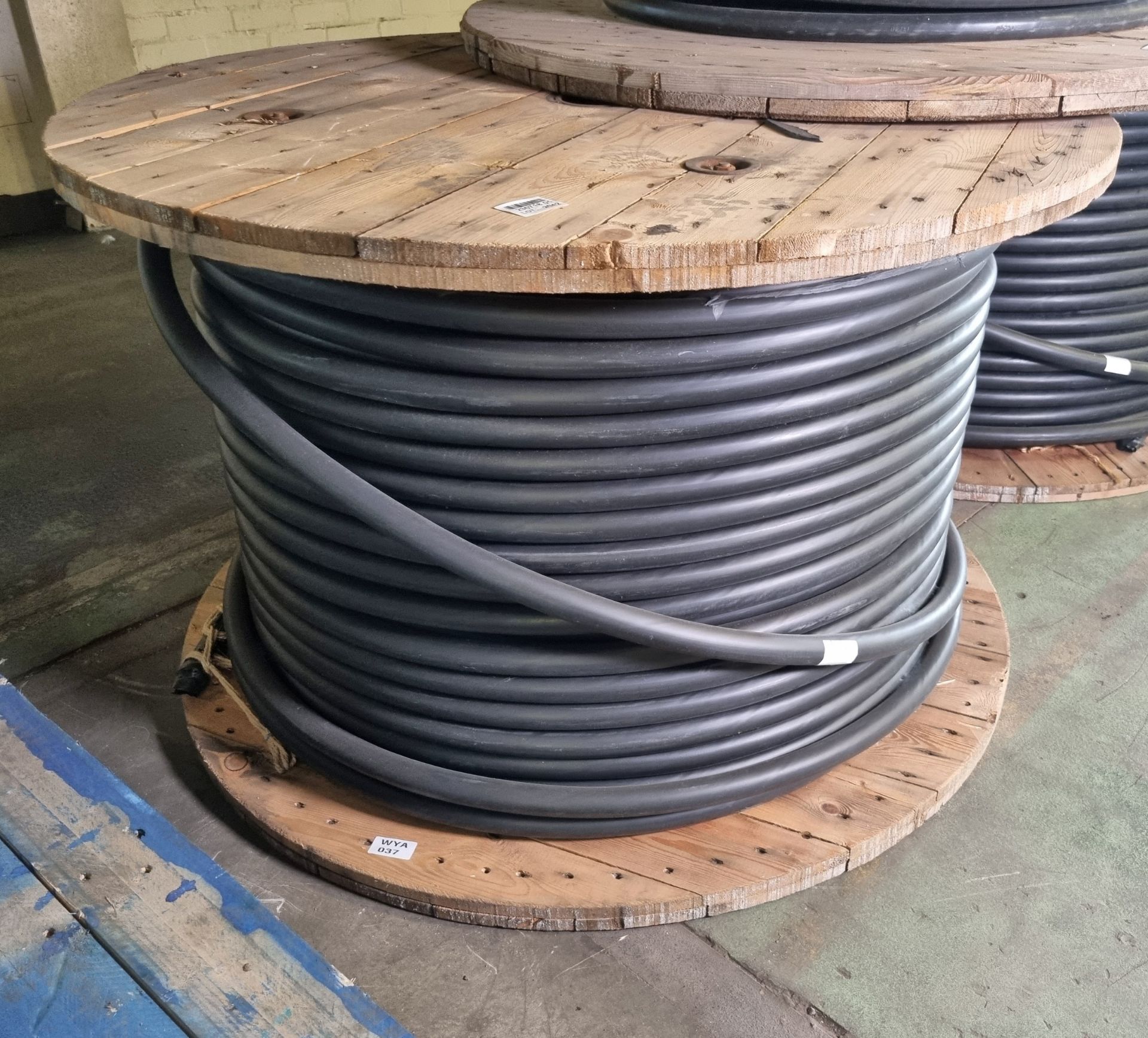 Draka UK BS6724 heavy duty armoured 2 core electrical cable - 600/1000V - 2 x120 copper - BASEC - Bild 3 aus 3