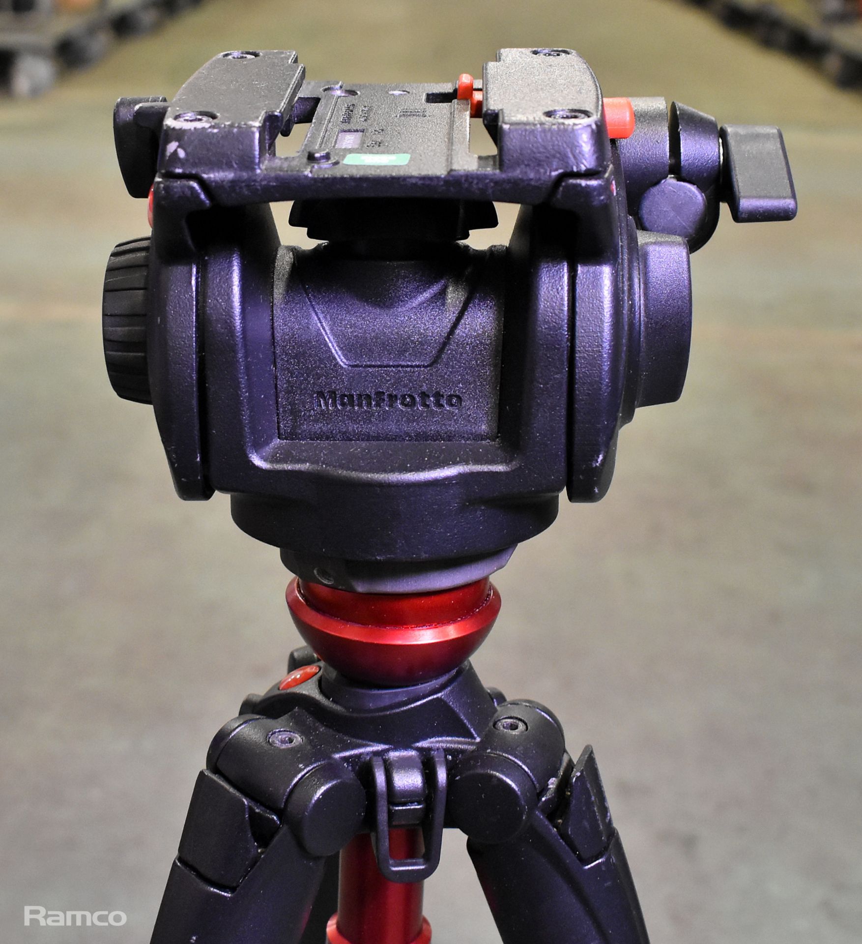 Manfrotto 501HDV head unit on a 745XB tripod with carry case - Image 5 of 8