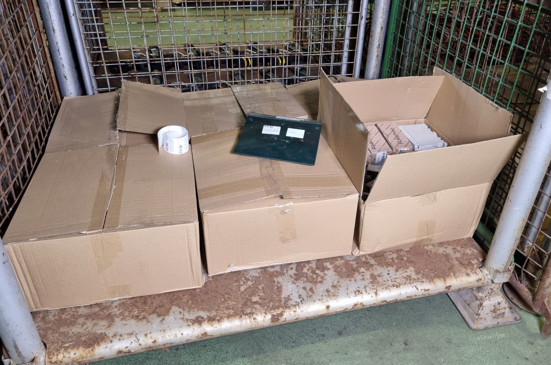 6x boxes of electrical spares - junction boxes - mixed sized switches - circuit boards - Bild 6 aus 6