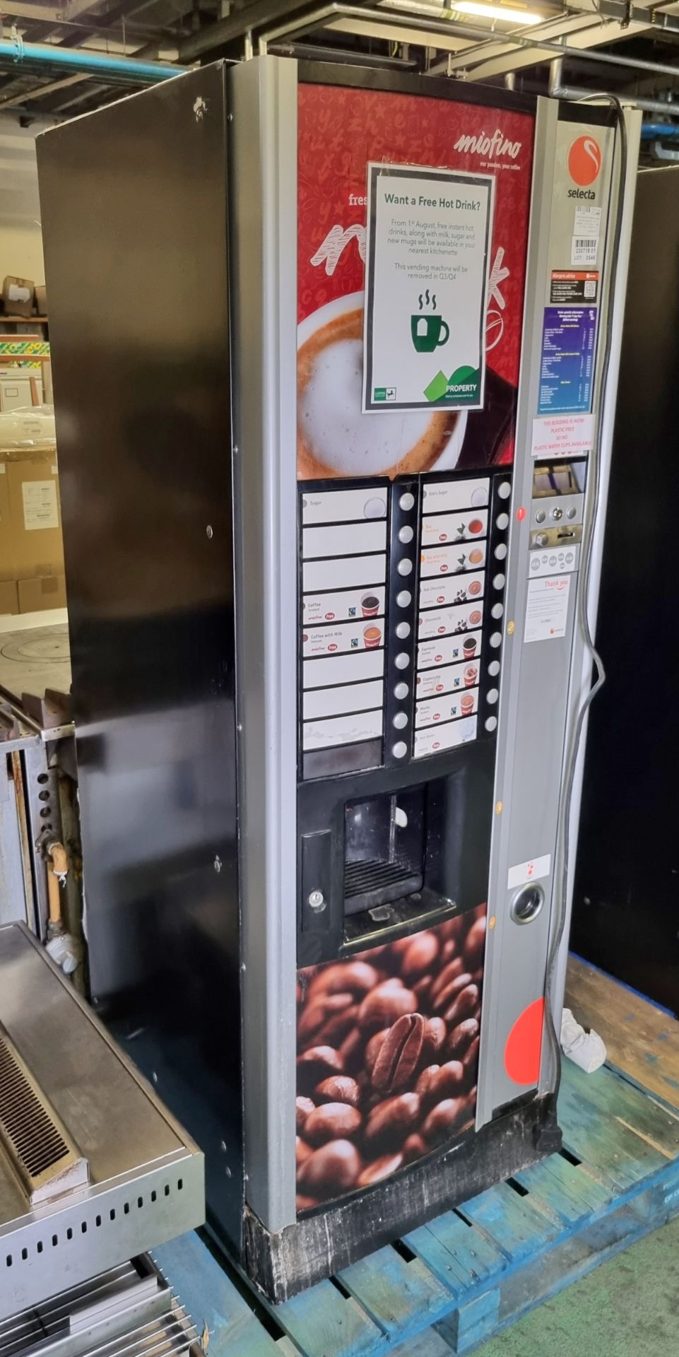 Miofino 960406 Selecta drinks vending machine - coin operated - 240V 50Hz - L 650 x W 730 x H 1830mm - Bild 2 aus 4