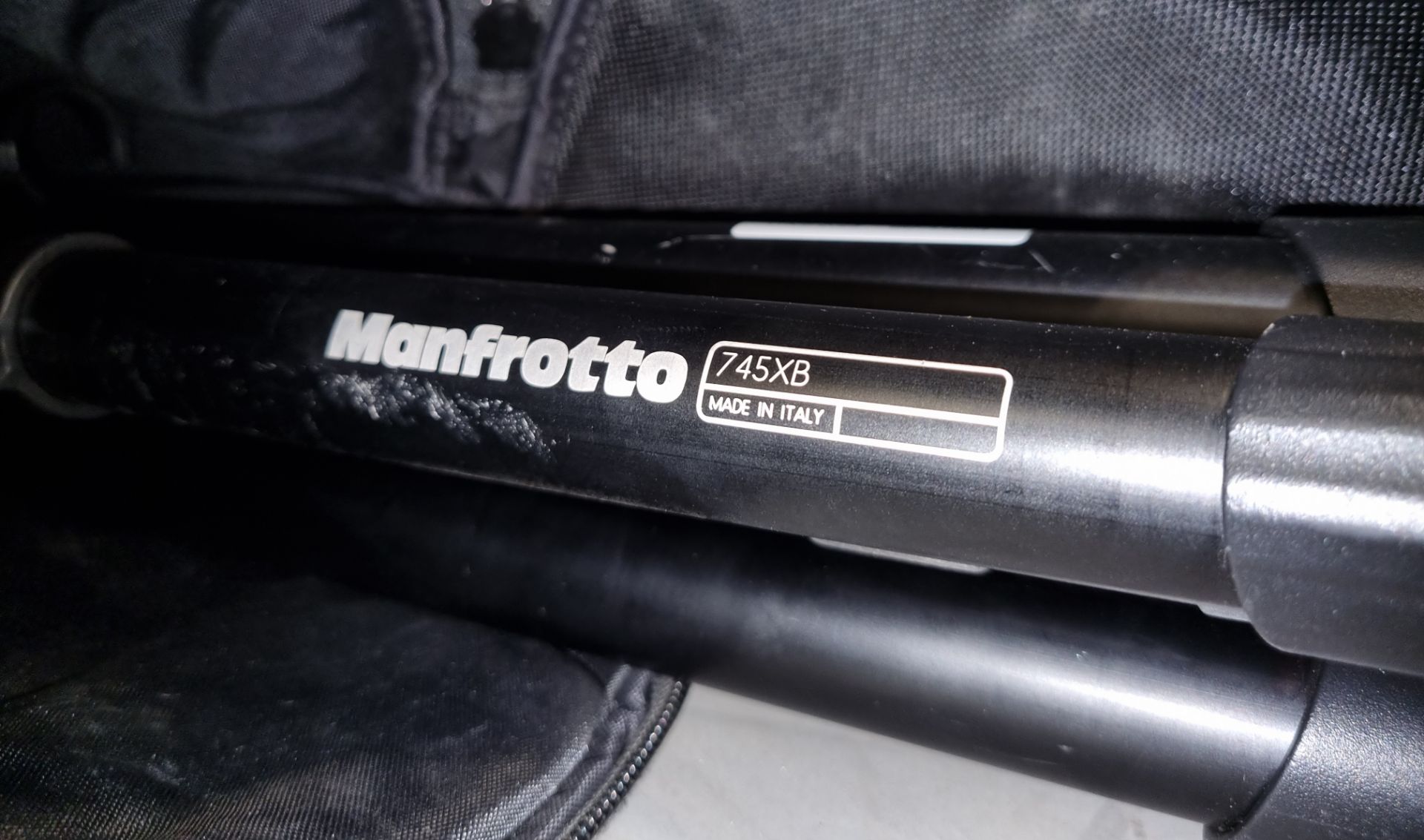 Manfrotto 501HDV head unit on a 745XB tripod with carry case - Image 3 of 8