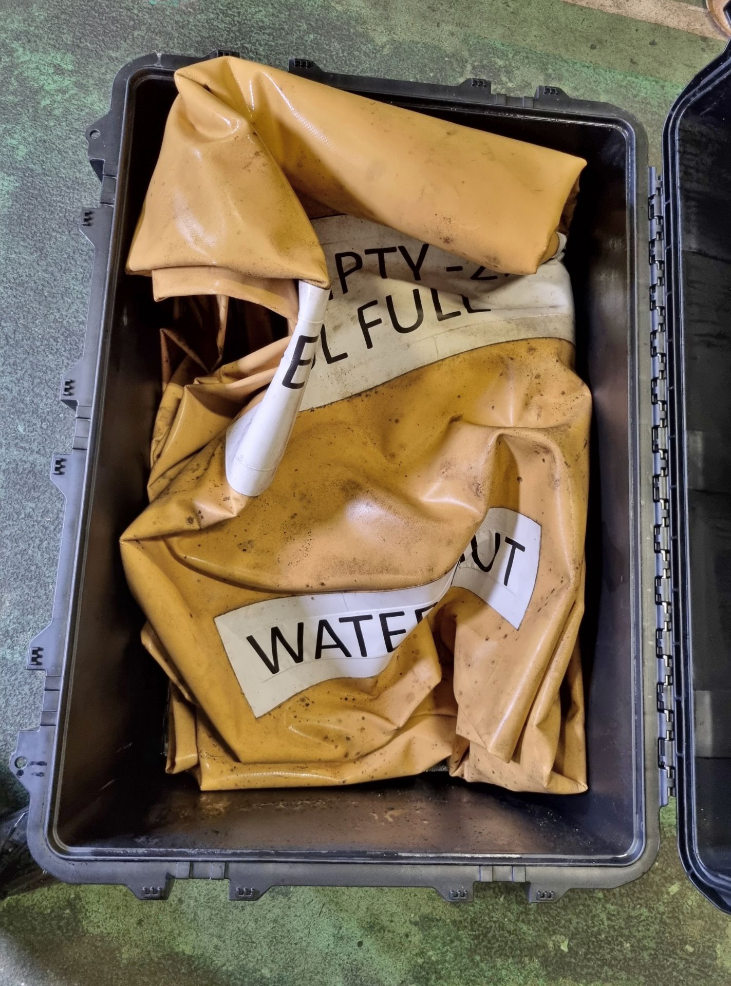 Heavy duty water bladder assembly in peli storm case IM3075 - Image 3 of 4