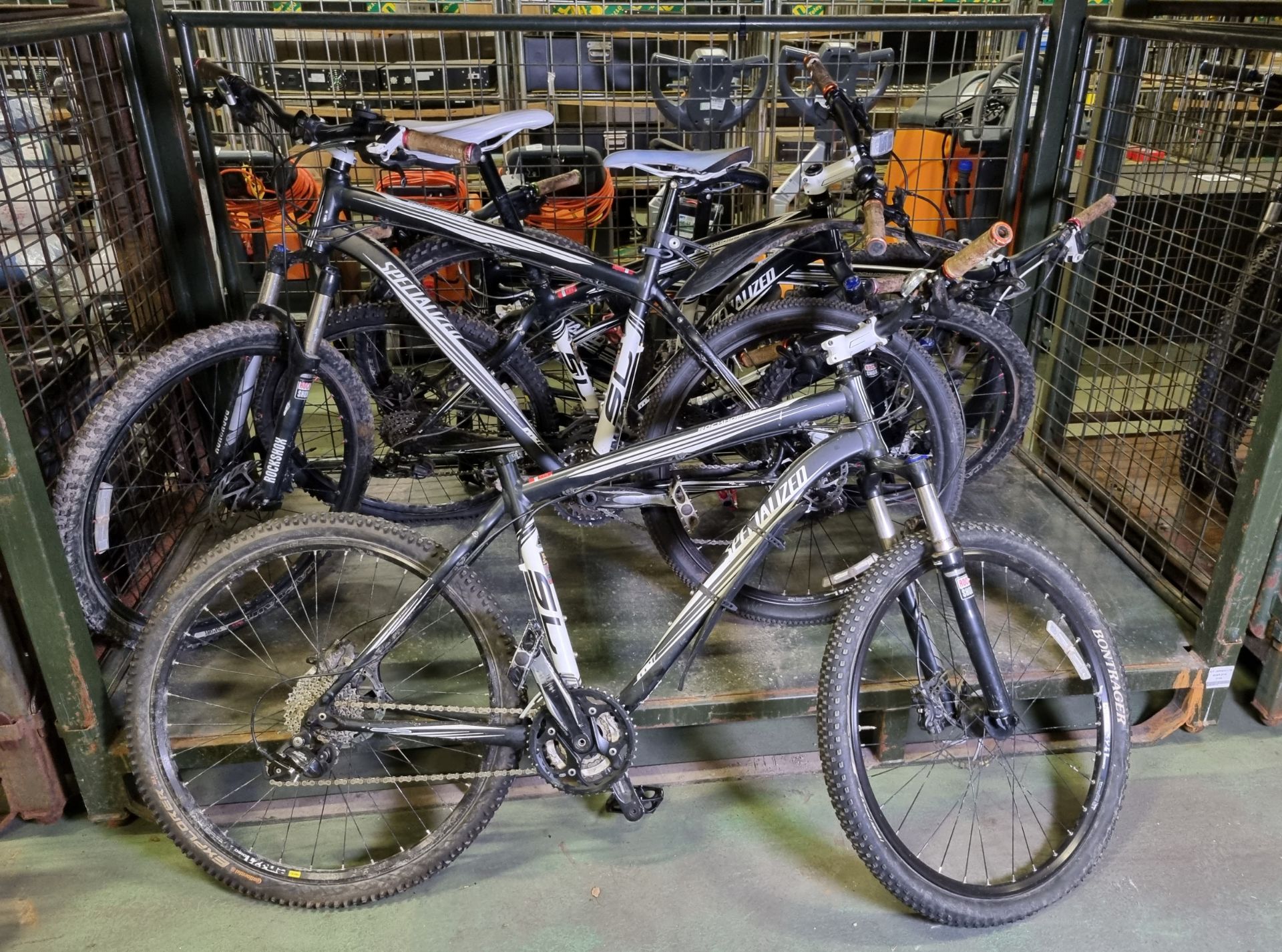 5x Specialized rockhopper mountain bikes - 2 x 17.5 frame set 3x 19 frame set - spares or repair