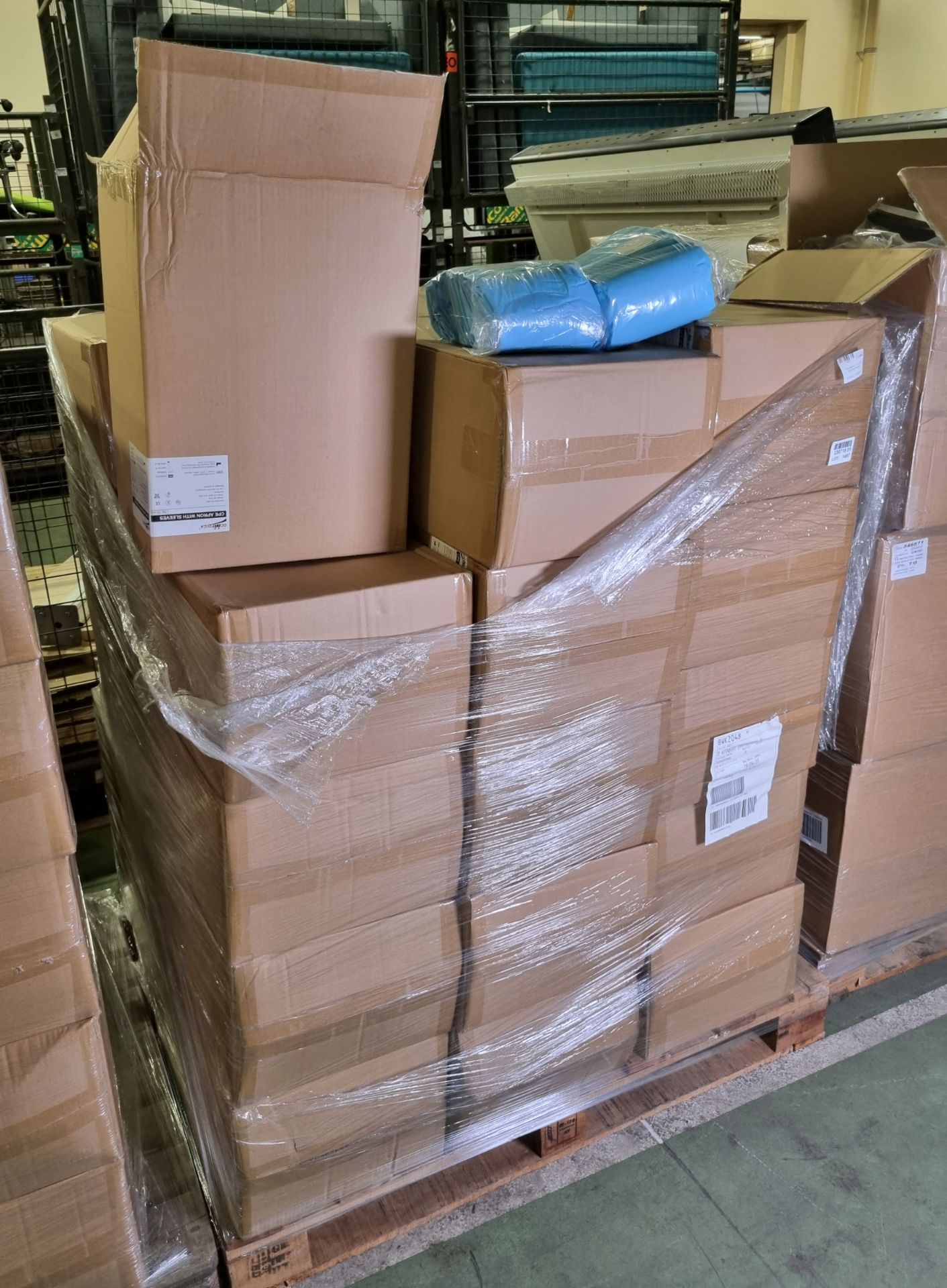 30x Boxes of CPE Aprons with sleeves - 100 units per box - Image 5 of 5