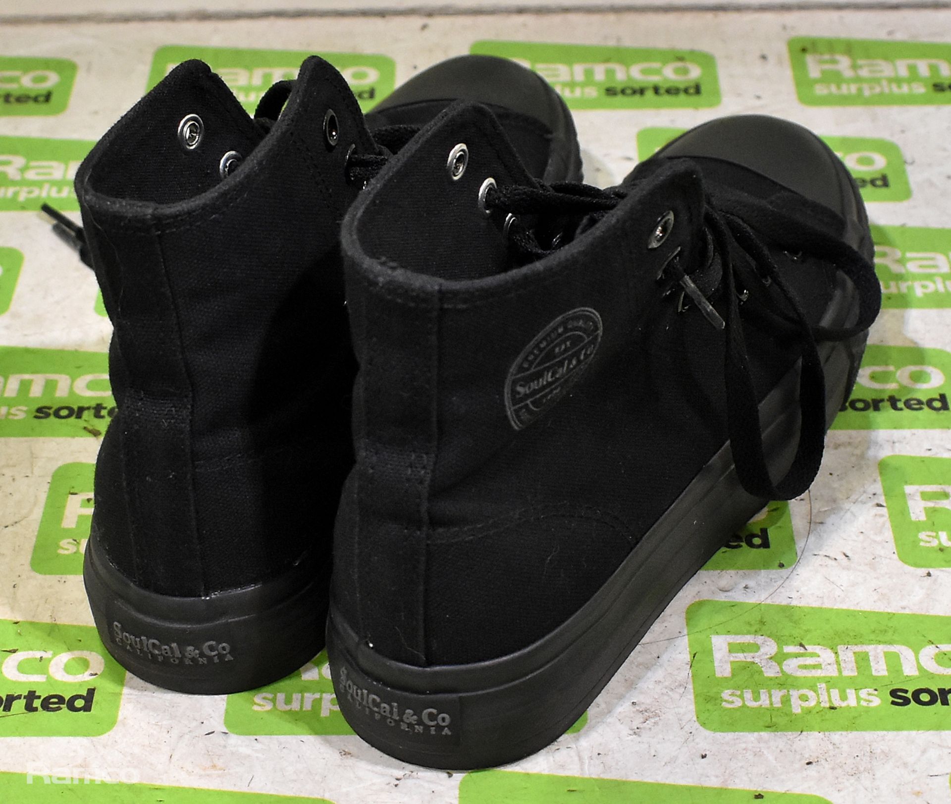 12x pairs of SoulCal black canvas boots - Image 8 of 10
