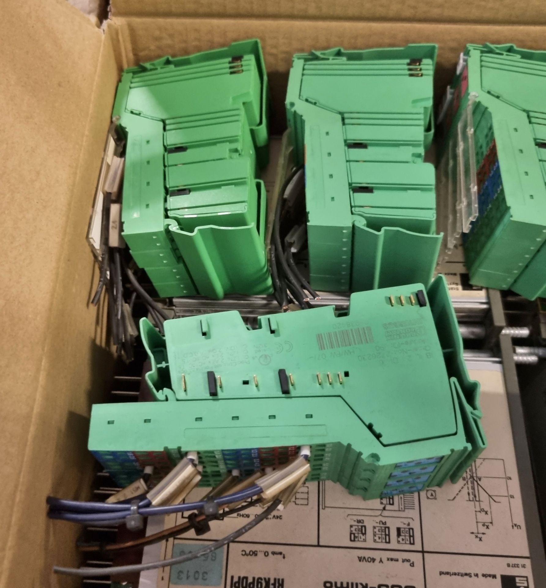 6x boxes of electrical spares - junction boxes - mixed sized switches - circuit boards - Bild 3 aus 10