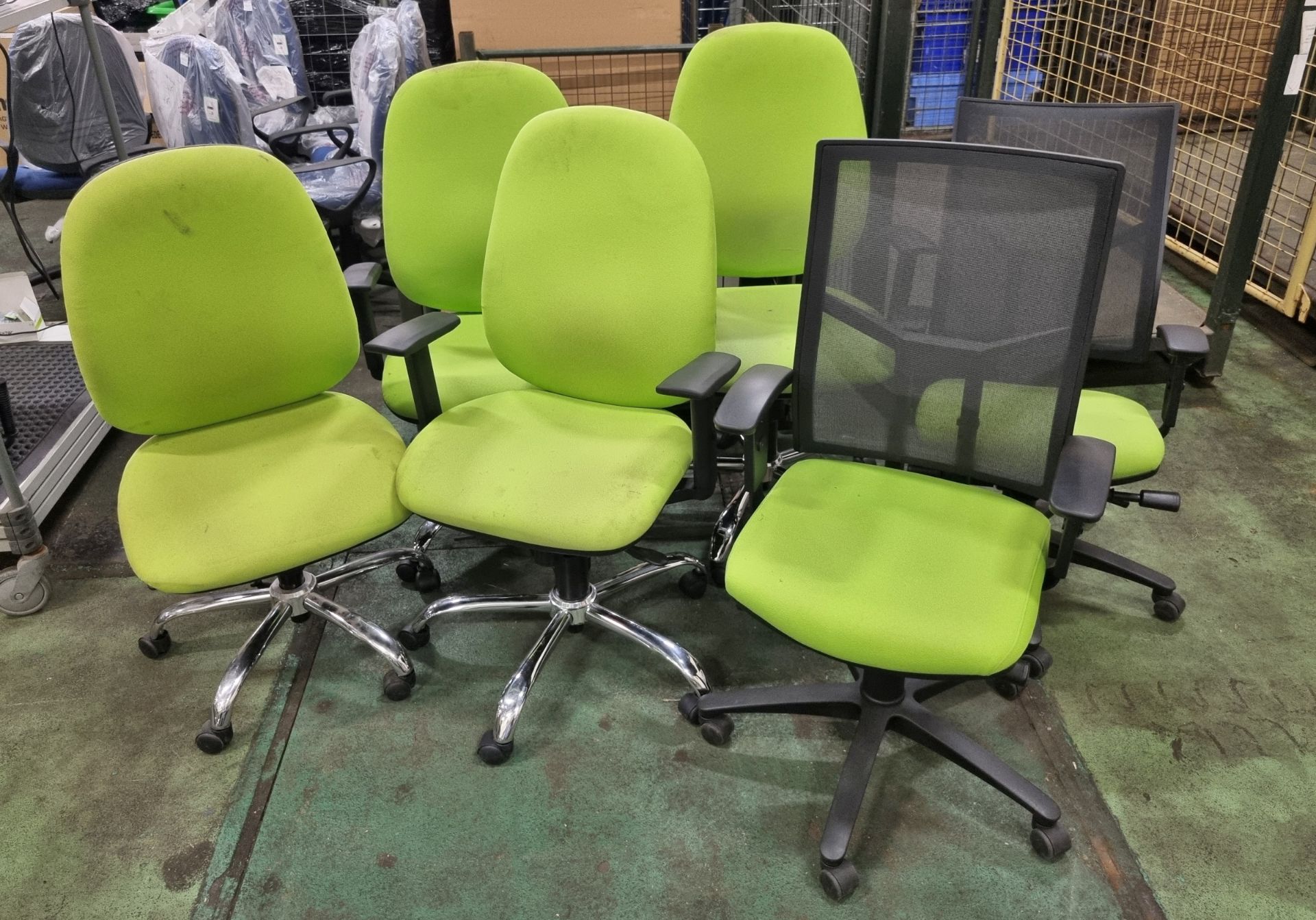6x assorted green office chairs