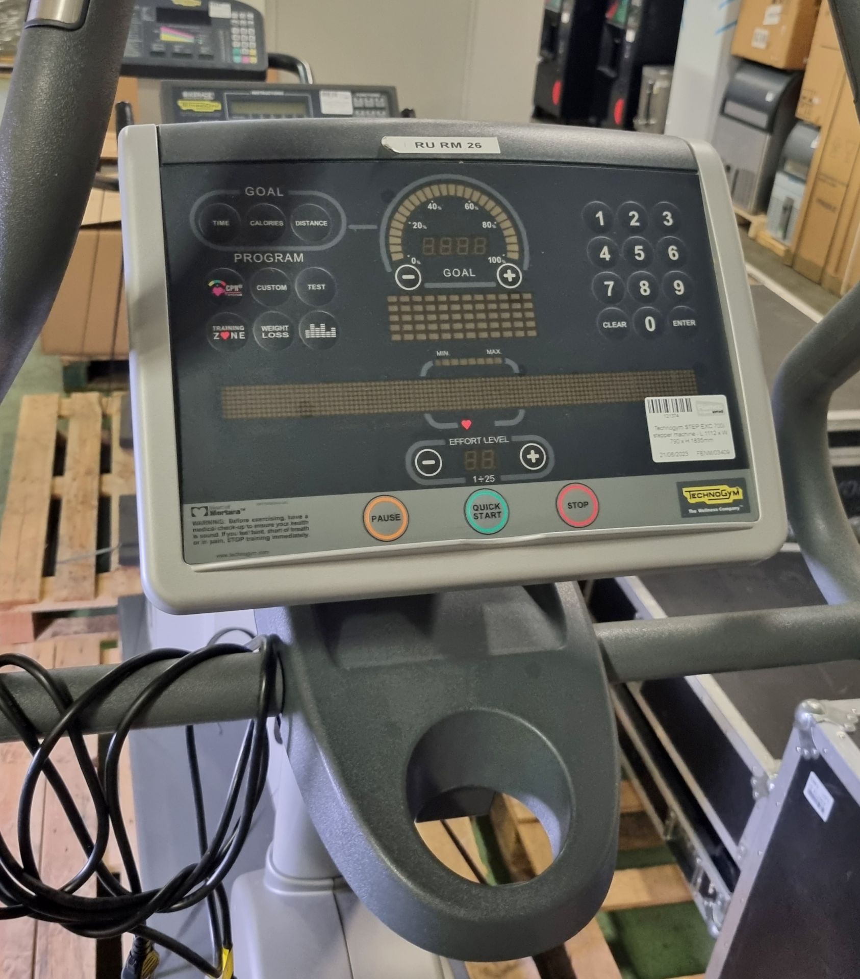 Technogym STEP EXC 700i stepper machine - L 1112 x W 790 x H 1835mm - Image 4 of 4