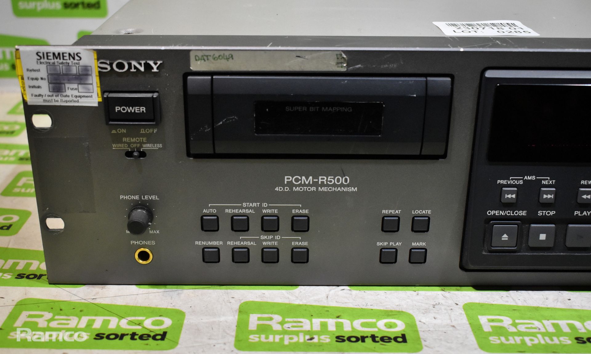 Sony PCM-R500 digital audio tape DAT player / recorder - Image 3 of 5