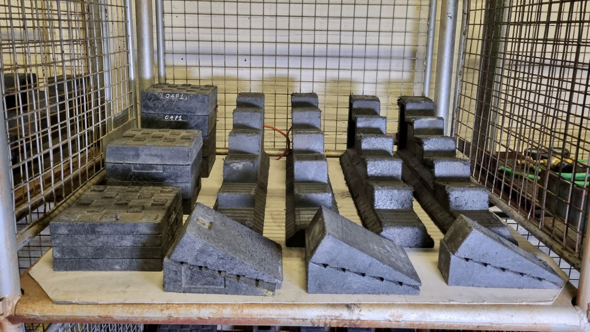Chocks, blocks, safety wedges and bases