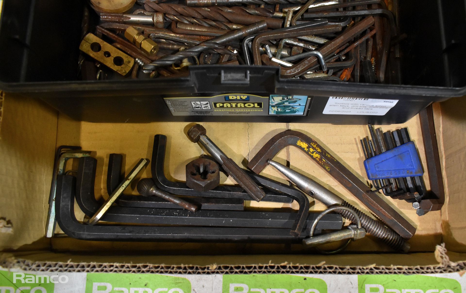 Toolbox with various sized allen keys, drill bits, linch pins and thread taps - Bild 3 aus 3