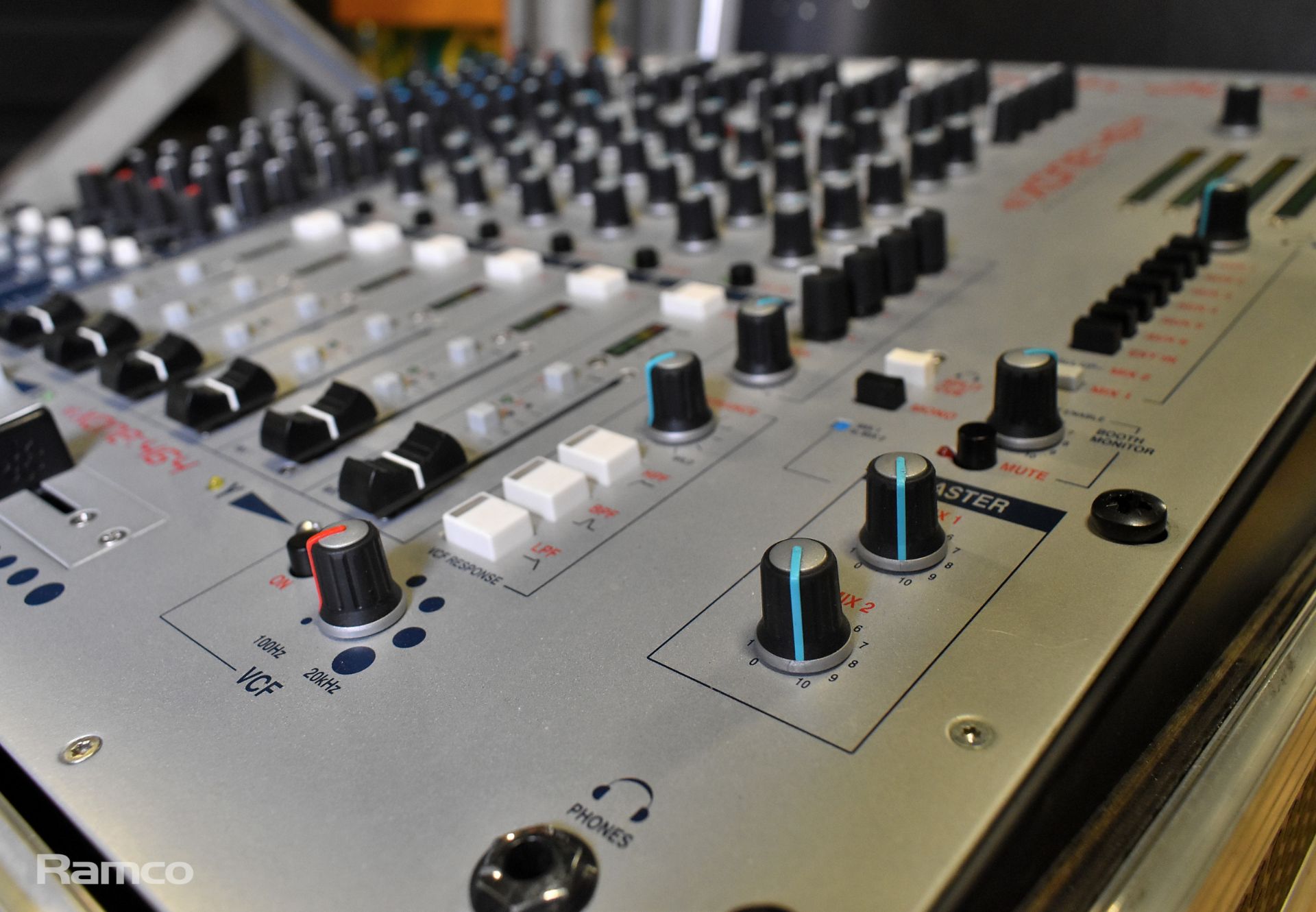 Allen & Heath Xone 464 professional club audio mixer with transportation case - Bild 4 aus 8