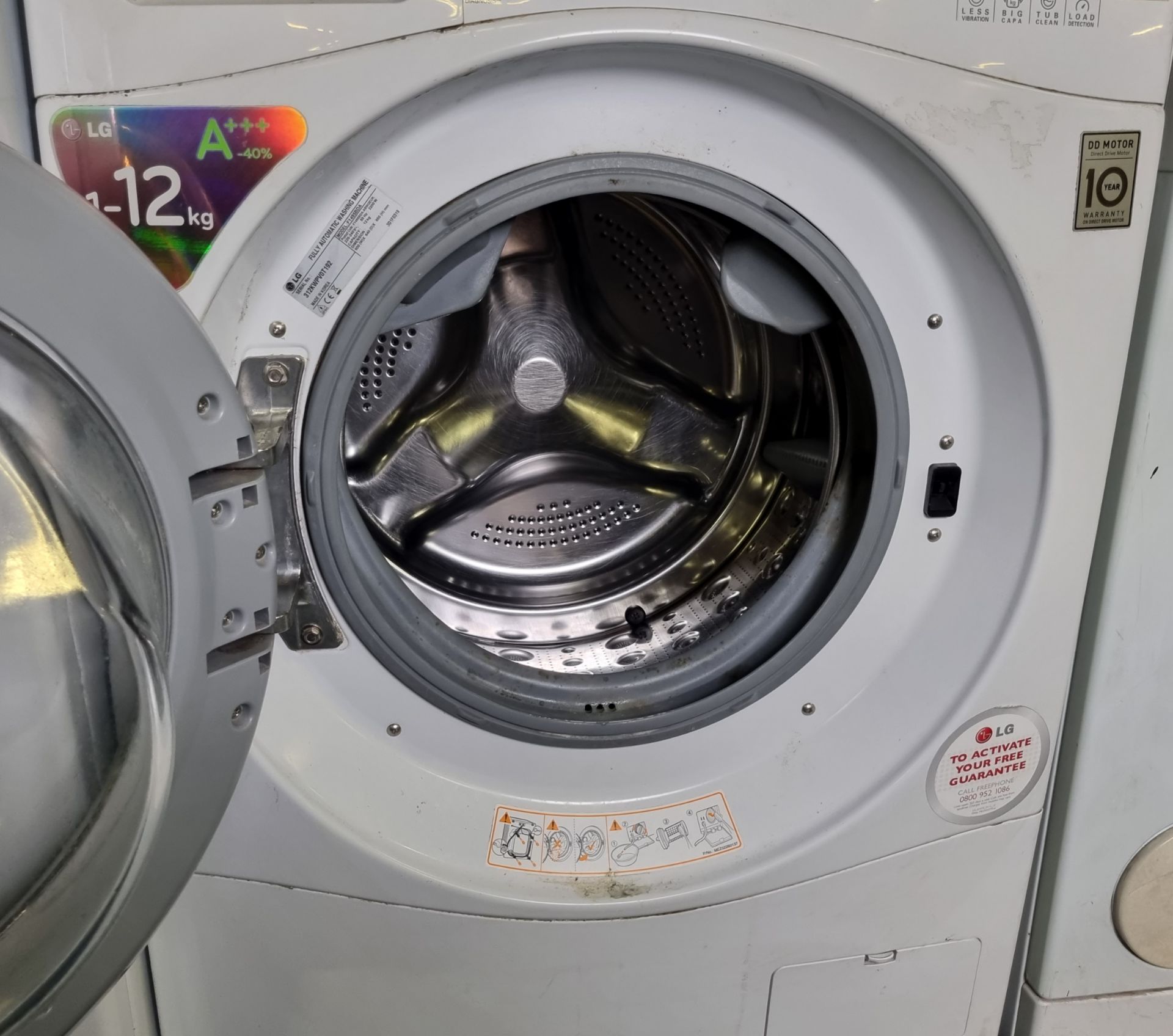 LG Truesteam 12kg direct drive washing machine - L 600 x W 600 x H 850mm - SOME COSMETIC DAMAGE - Image 4 of 5