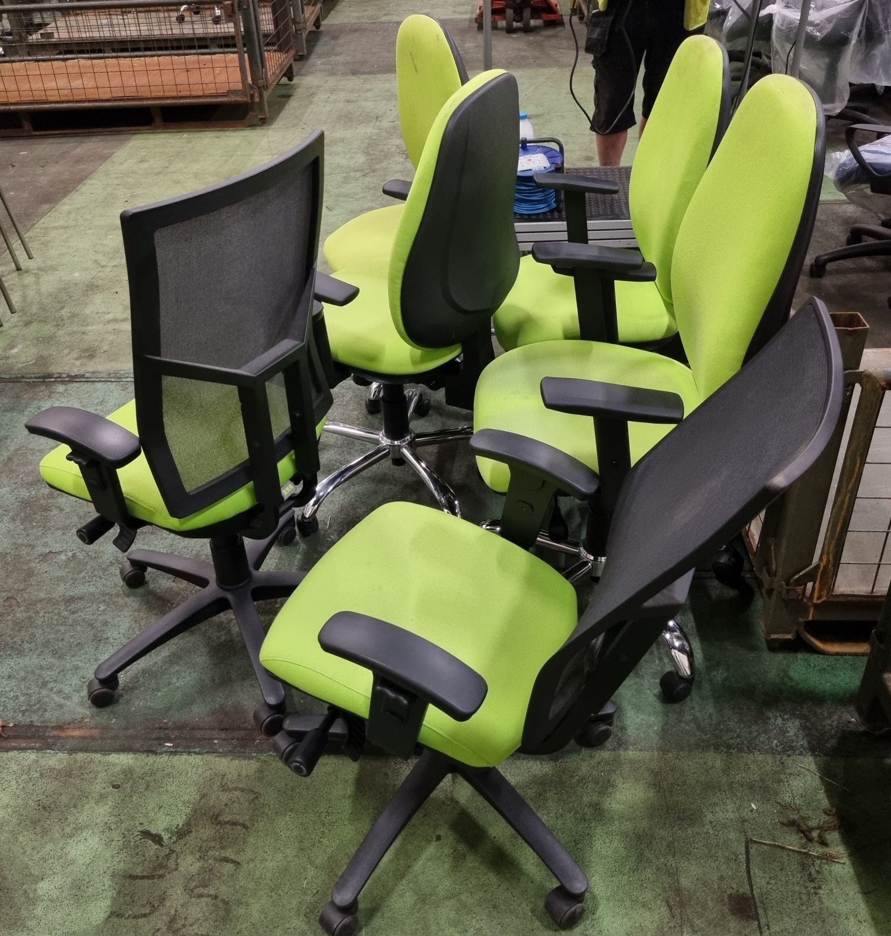 6x assorted green office chairs - Image 3 of 3