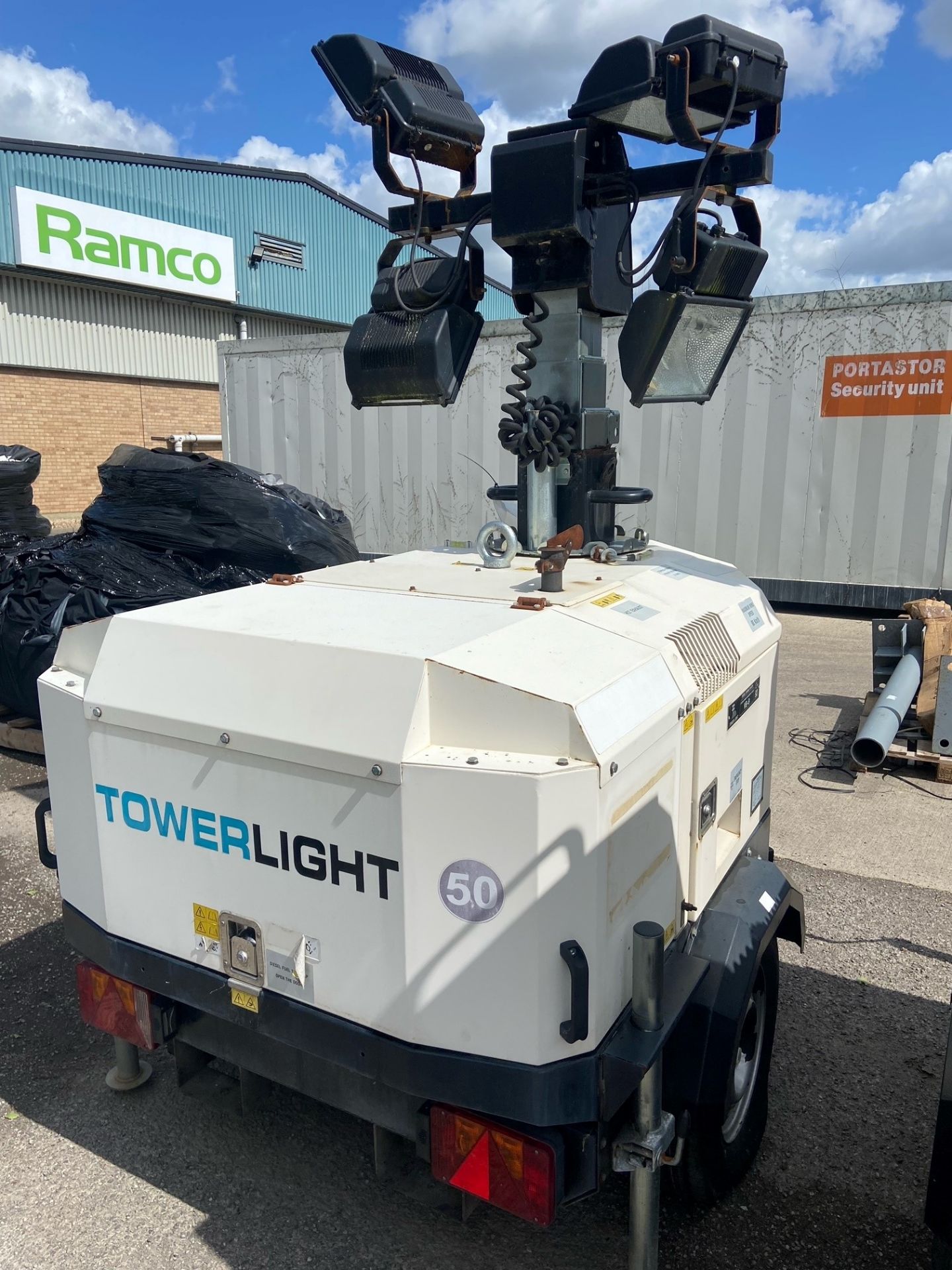 Towerlight VB-9 4x400W metal halide lighting tower - Hatz 1B20-4 diesel engine