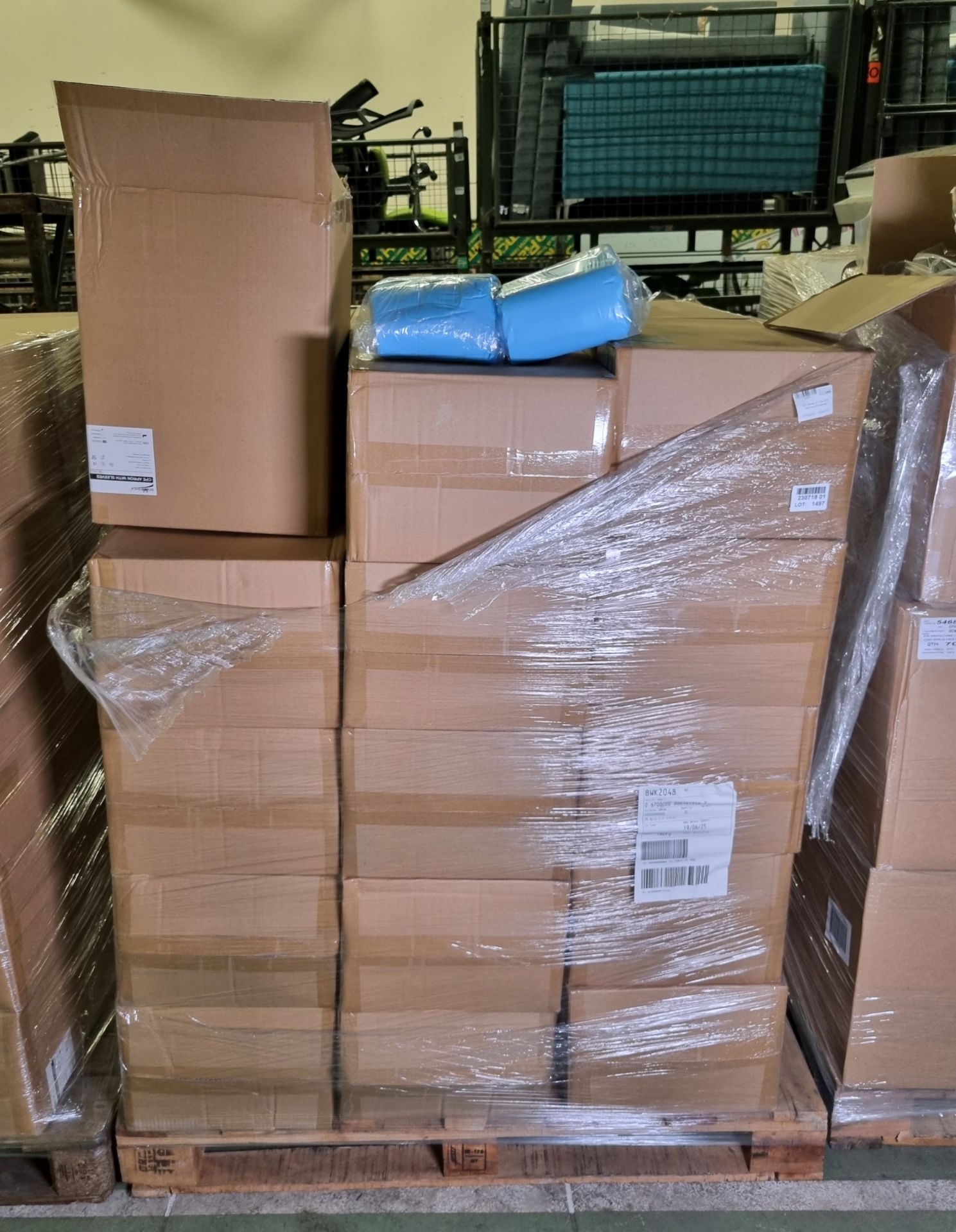 30x Boxes of CPE Aprons with sleeves - 100 units per box - Image 4 of 5