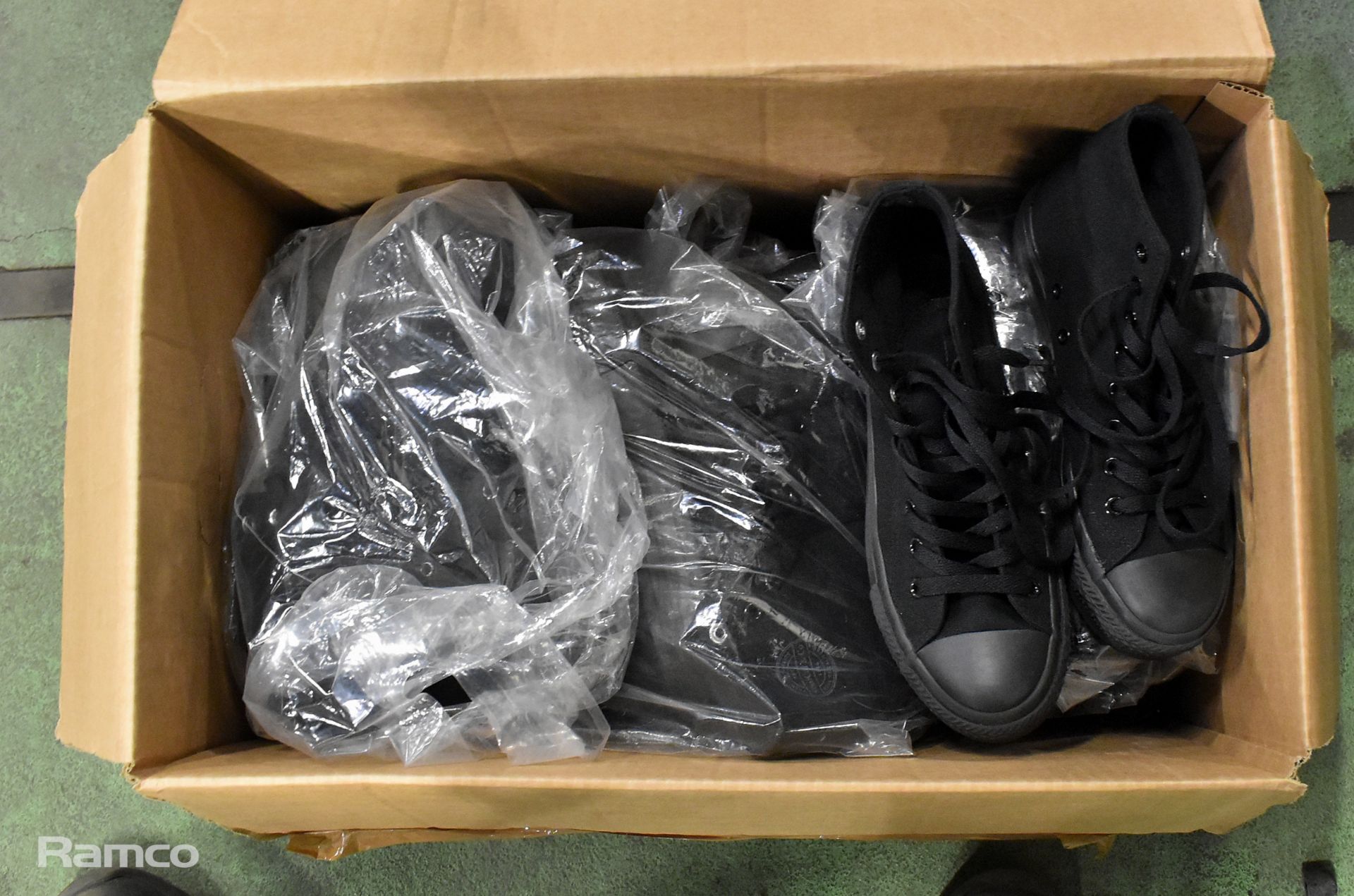 12x pairs of SoulCal black canvas boots - Image 10 of 10