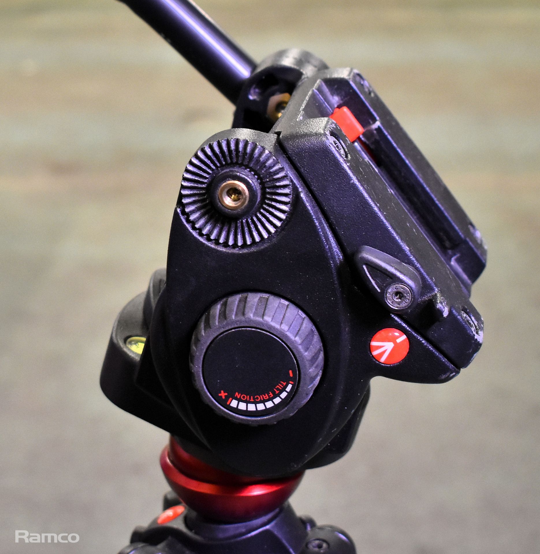 Manfrotto 501HDV head unit on a 745XB tripod with carry case - Image 7 of 8