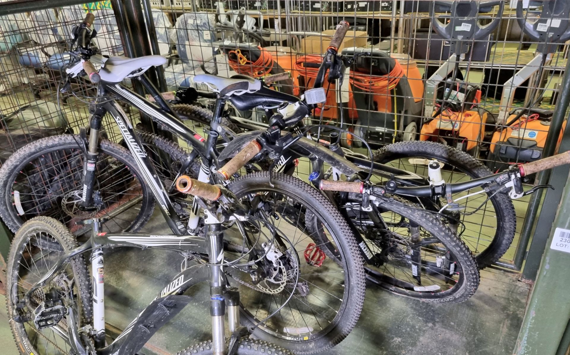 5x Specialized rockhopper mountain bikes - 2 x 17.5 frame set 3x 19 frame set - spares or repair - Image 4 of 4
