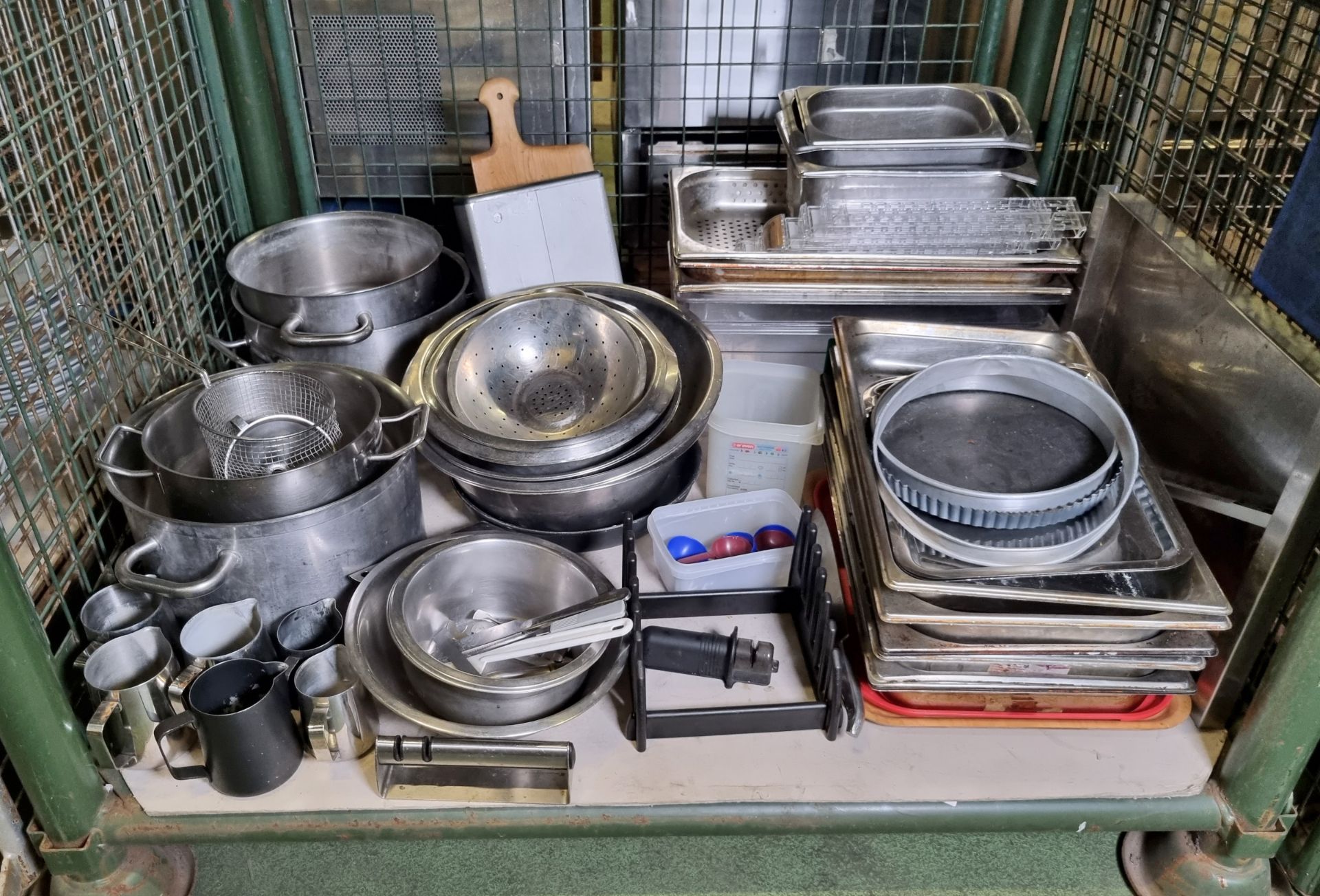 Catering equipment - pans, bowls, plastic tubs, bain marie tubs and milk jugs