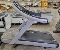 Technogym DAK8EL RUN NOW 700 treadmill - L 2190 x W 960 x H 1550mm