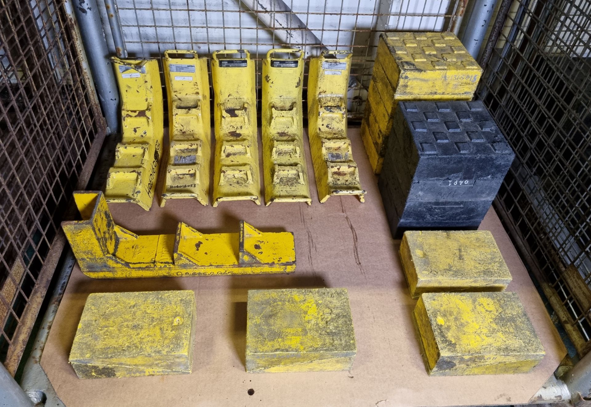 Chocks, blocks, safety wedges and bases - Image 2 of 5