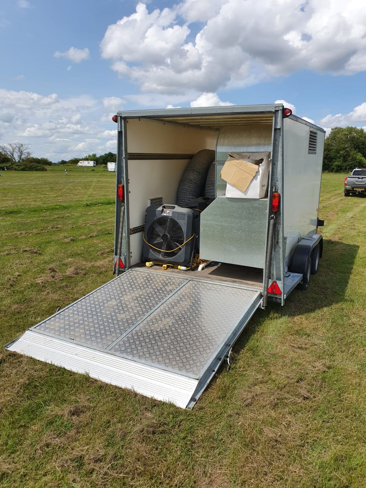 Ifor Williams twin axle box trailer with built in purpose developed gas heater - propane gas - Bild 3 aus 25