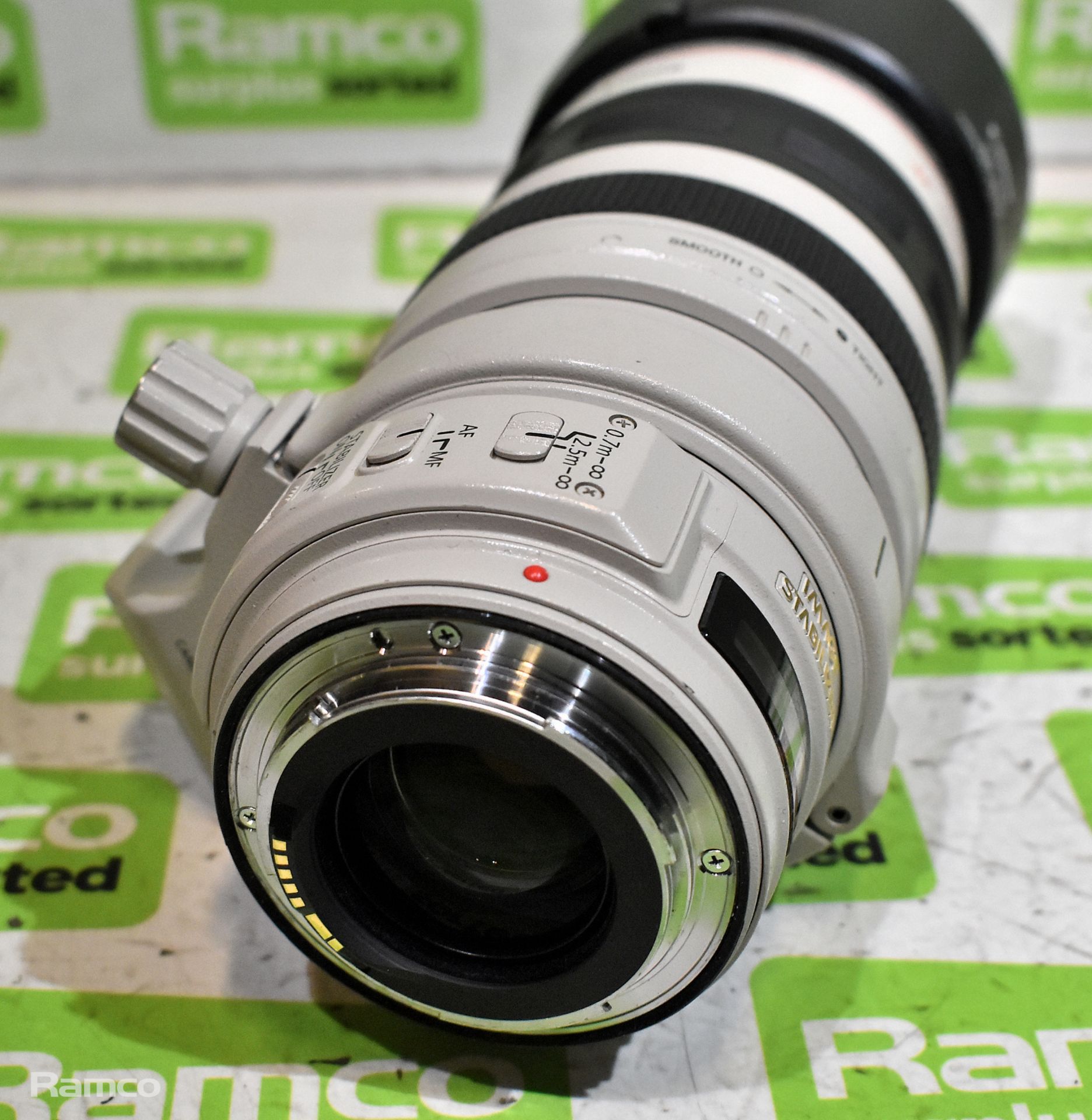 Canon zoom lens EF 28 - 300 mm 1 : 3.5 - 5.6 USM with LZ1324 soft case - Bild 6 aus 10