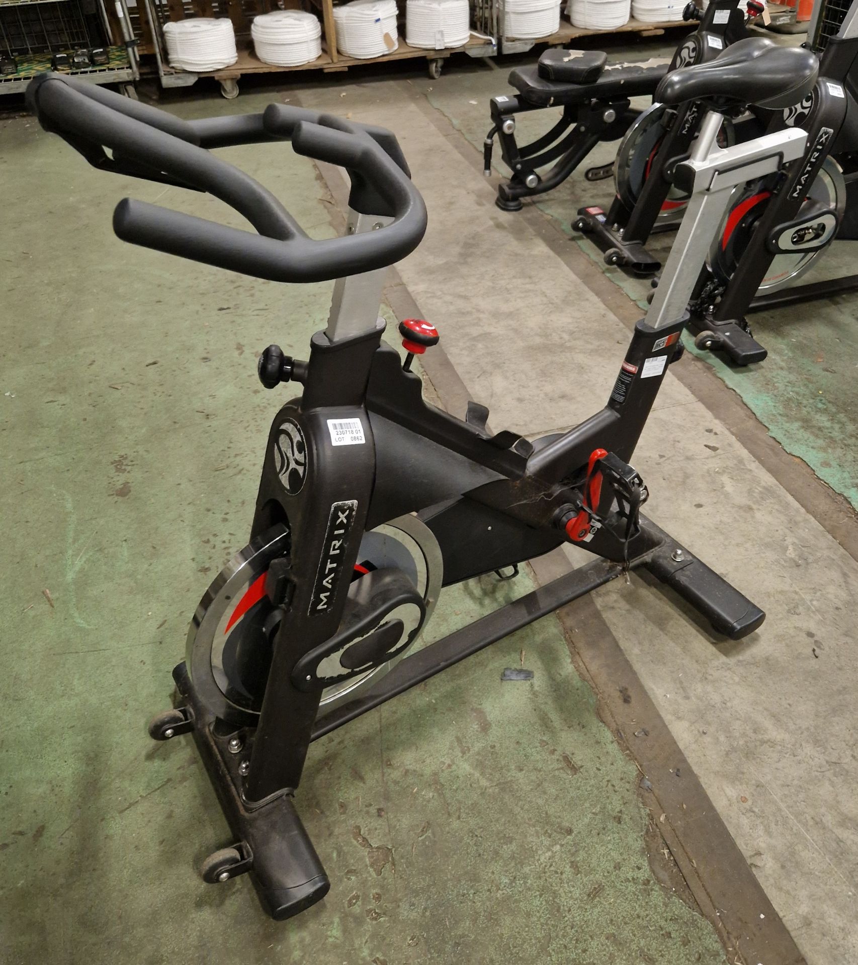 Matrix IC2 spin bike - max user weight 130kg - L 1200 x W 530 x D 1100mm - Image 2 of 7