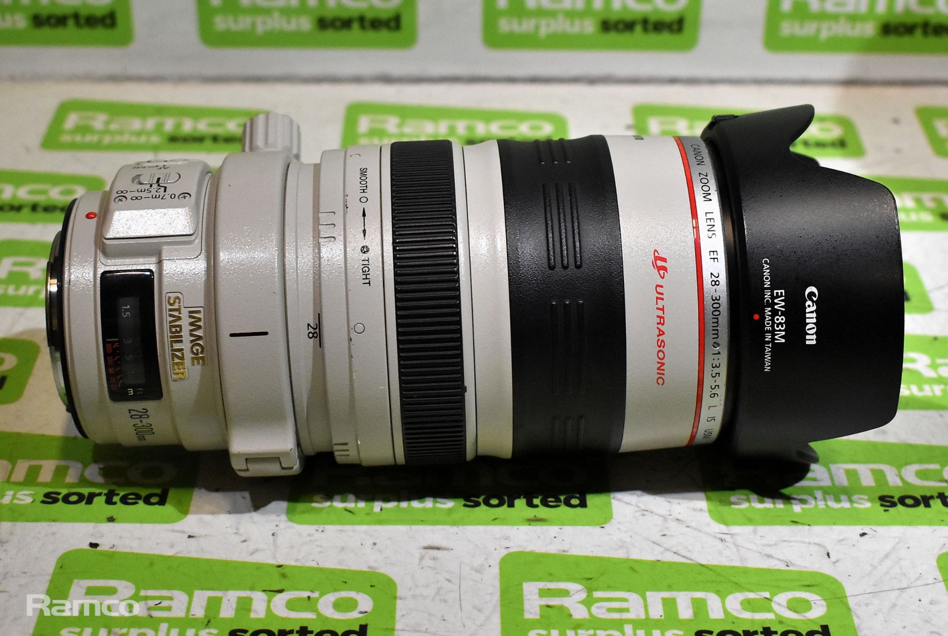 Canon zoom lens EF 28 - 300 mm 1 : 3.5 - 5.6 USM with LZ1324 soft case - Bild 4 aus 10