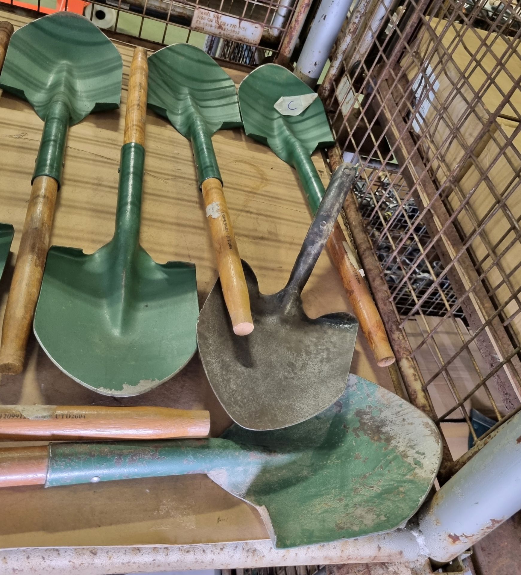 Garden / ground equipment - 11x shovels - 5x pick handles - 1x pick head - Bild 2 aus 3