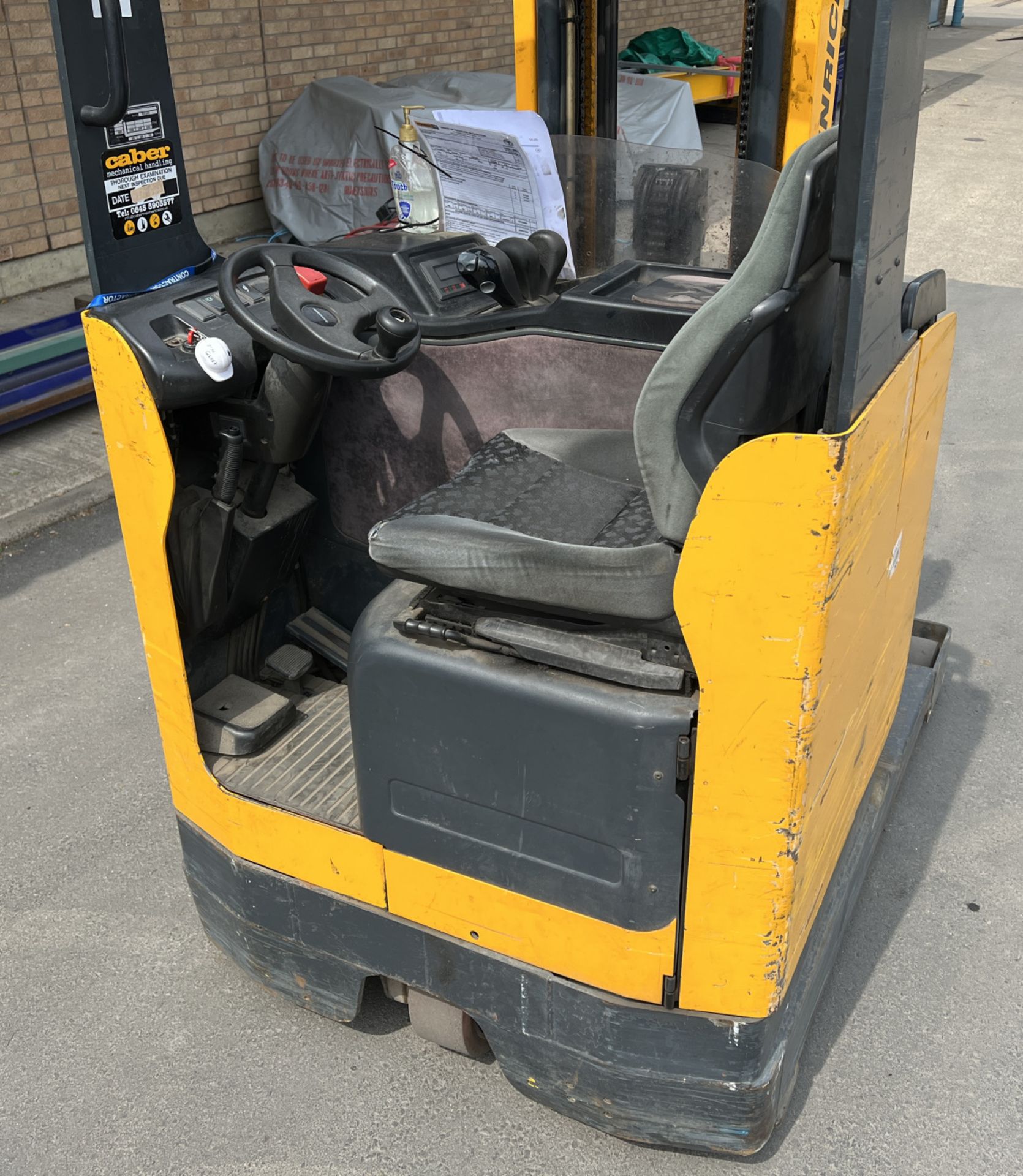 Jungheinrich ETM112 electric reach truck - 8917 hours - SWL 1200kg - with charger - Image 9 of 19