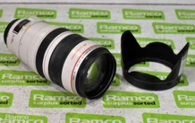 Canon zoom lens EF 28 - 300 mm 1 : 3.5 - 5.6 USM & Canon EW-83G hood