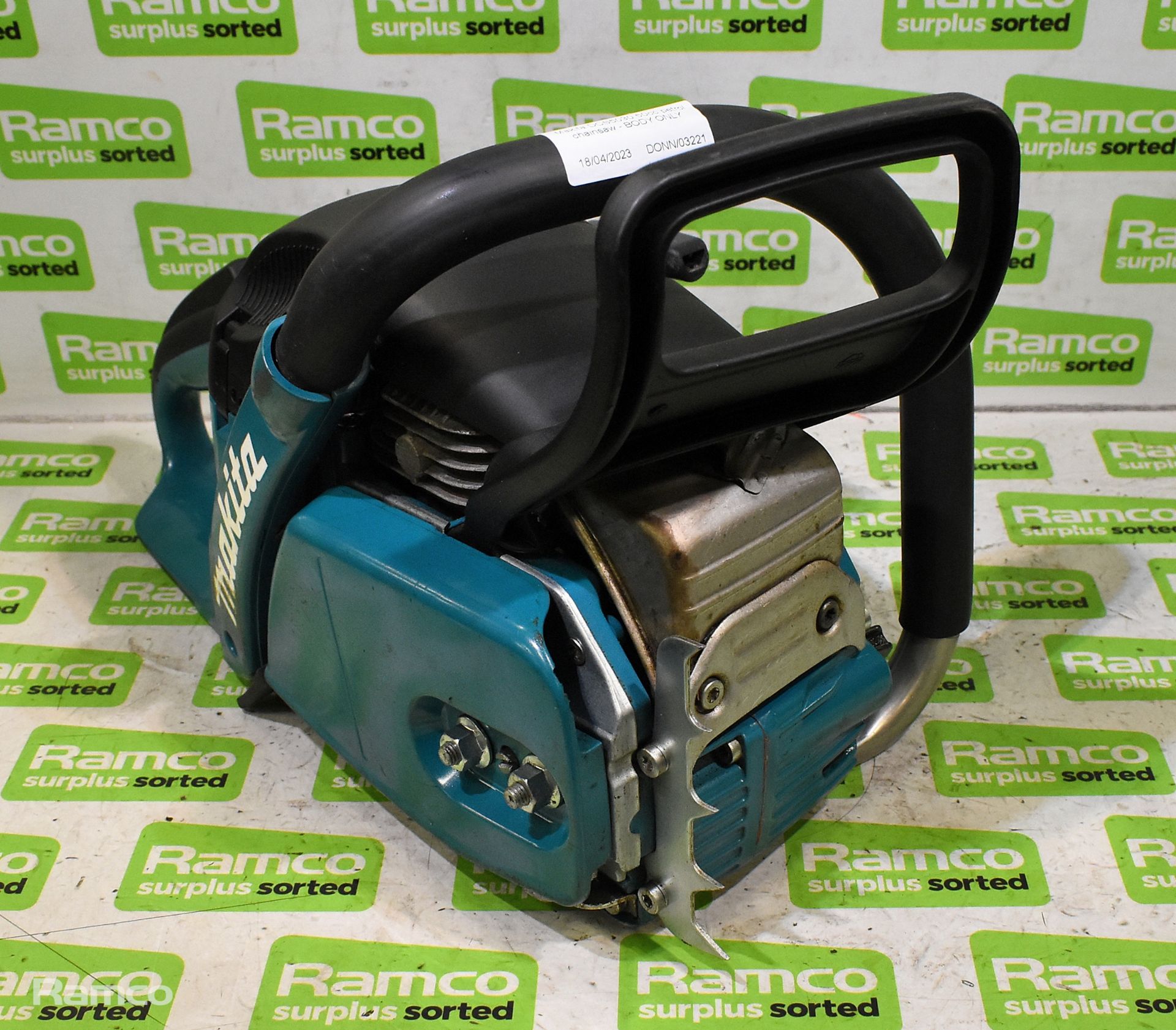 3x Makita DCS5030 50cc petrol chainsaw - BODIES ONLY - AS SPARES AND REPAIRS, 1x Makita EA5000P - Image 19 of 22