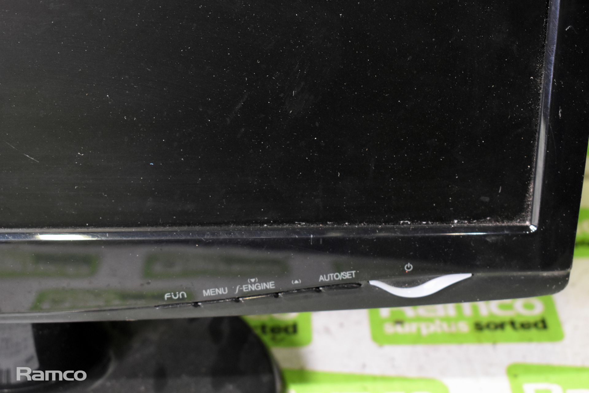 LG Flatron W1943SS 19 inch monitor - small scratch on screen - Bild 3 aus 5