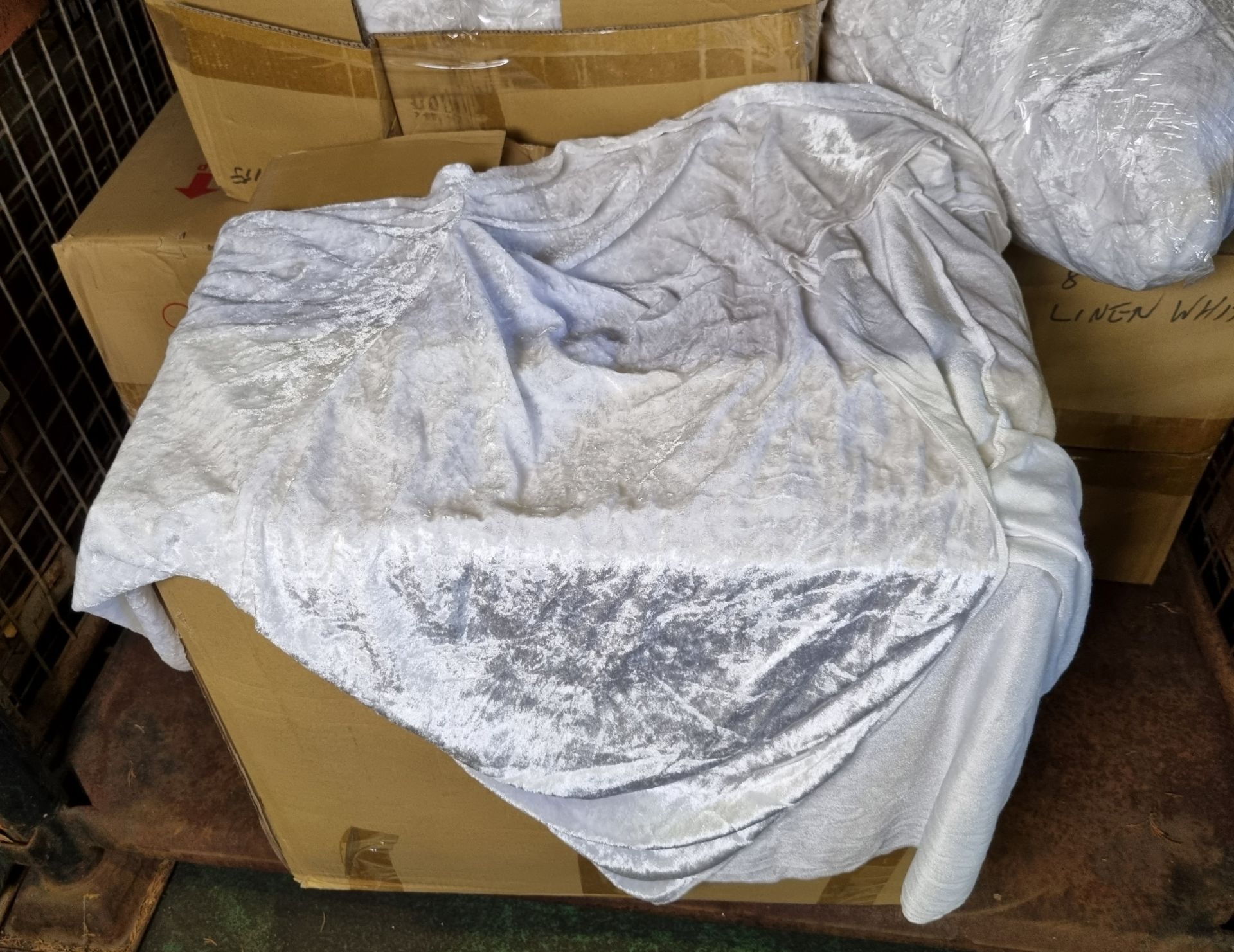 4x boxes of Silver / white linen cover - approximately 80 per box - Image 3 of 3